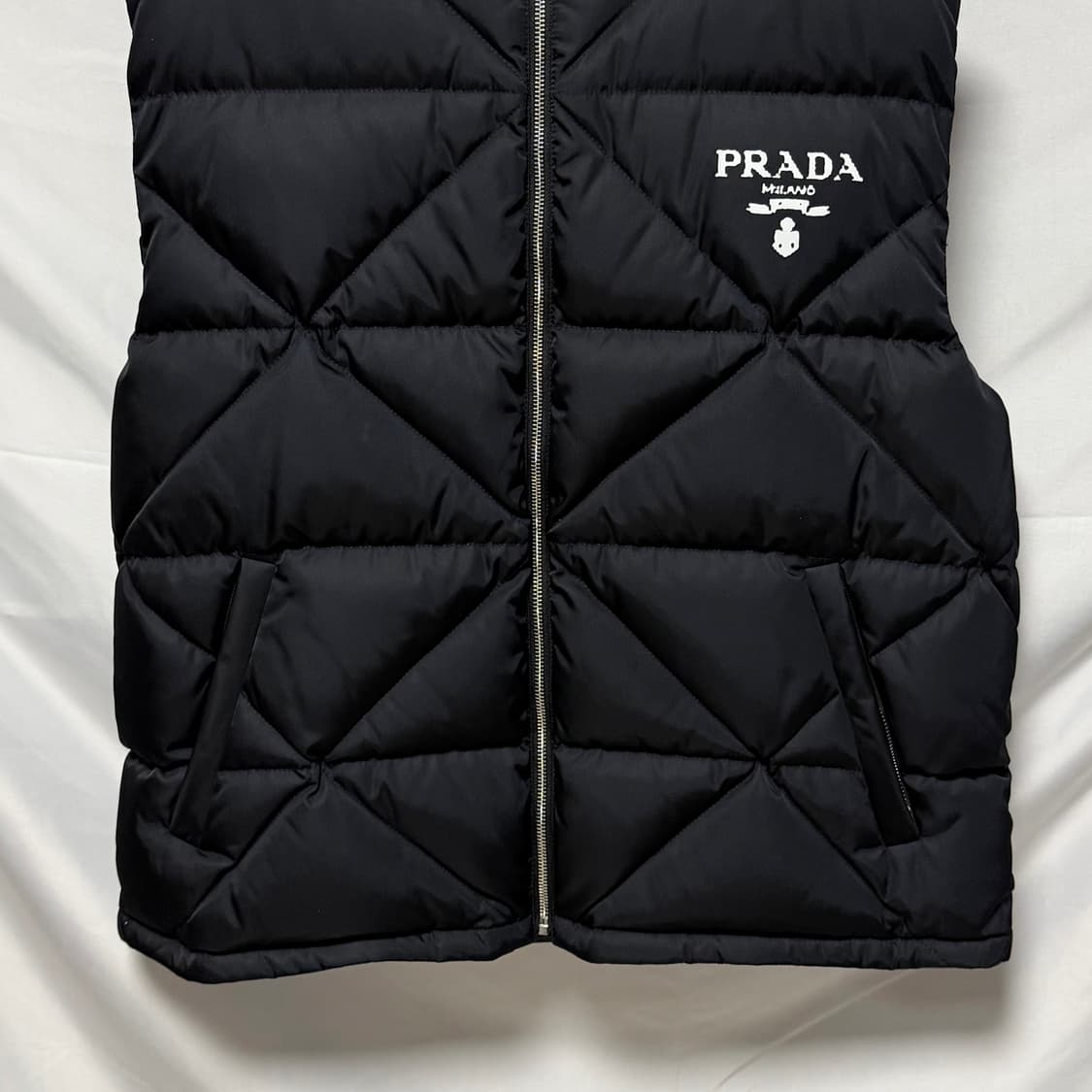 [S급/XL] 프라다 리나일론 다운 후드 패딩 조끼 블랙 상품이미지3