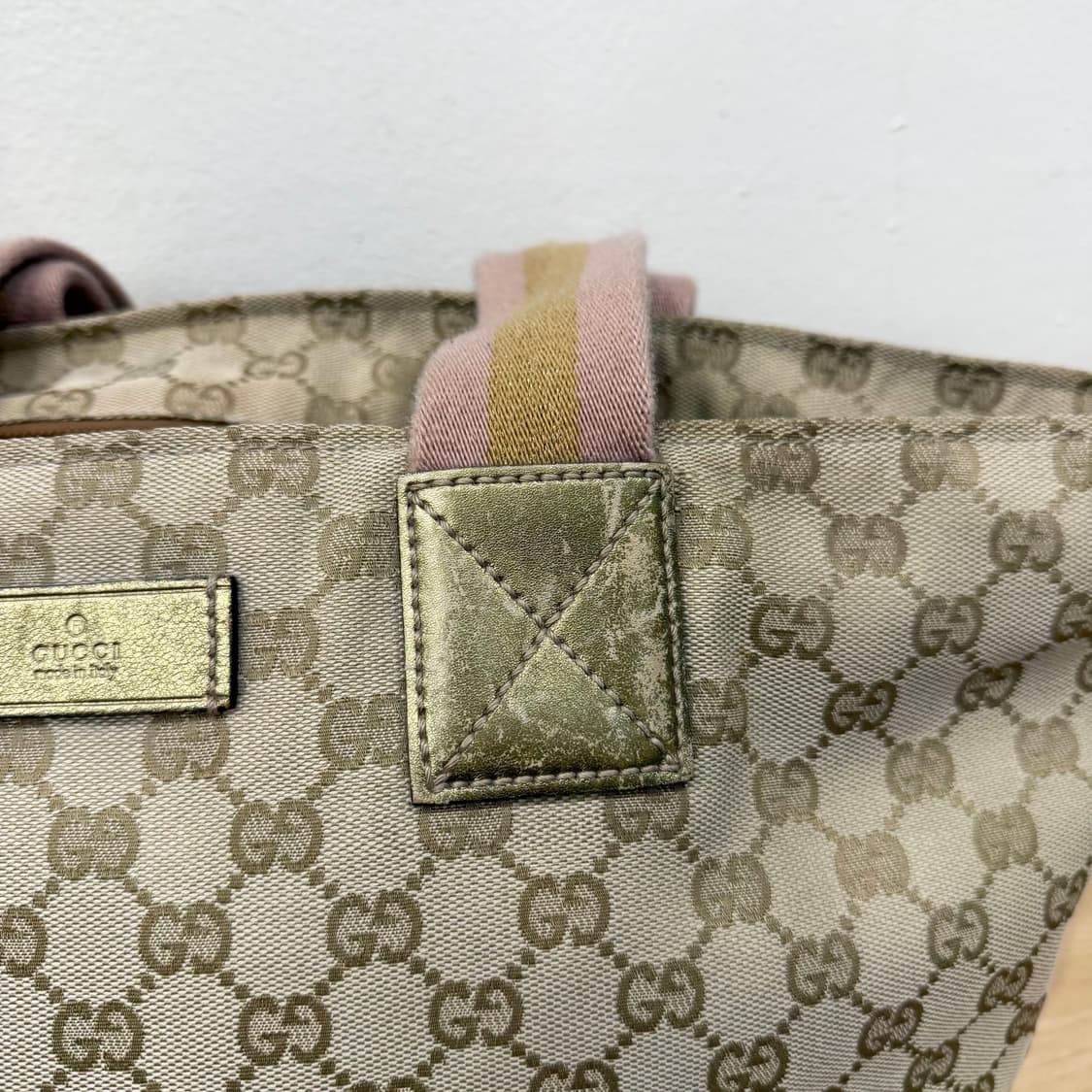 구찌 캔버스 토트백 GG 로고 핑크 패브릭 핸들 디테일 베이지 상품이미지9