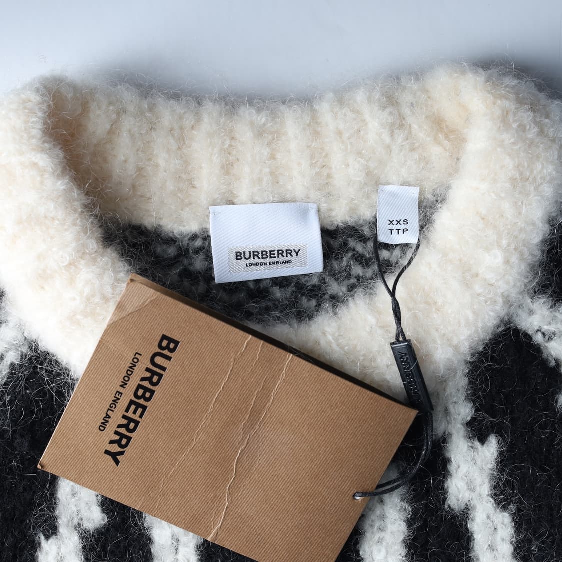 (새상품) 버버리 컷 아웃 오버사이즈 울 캐시미어 니트 스웨터 상품이미지5