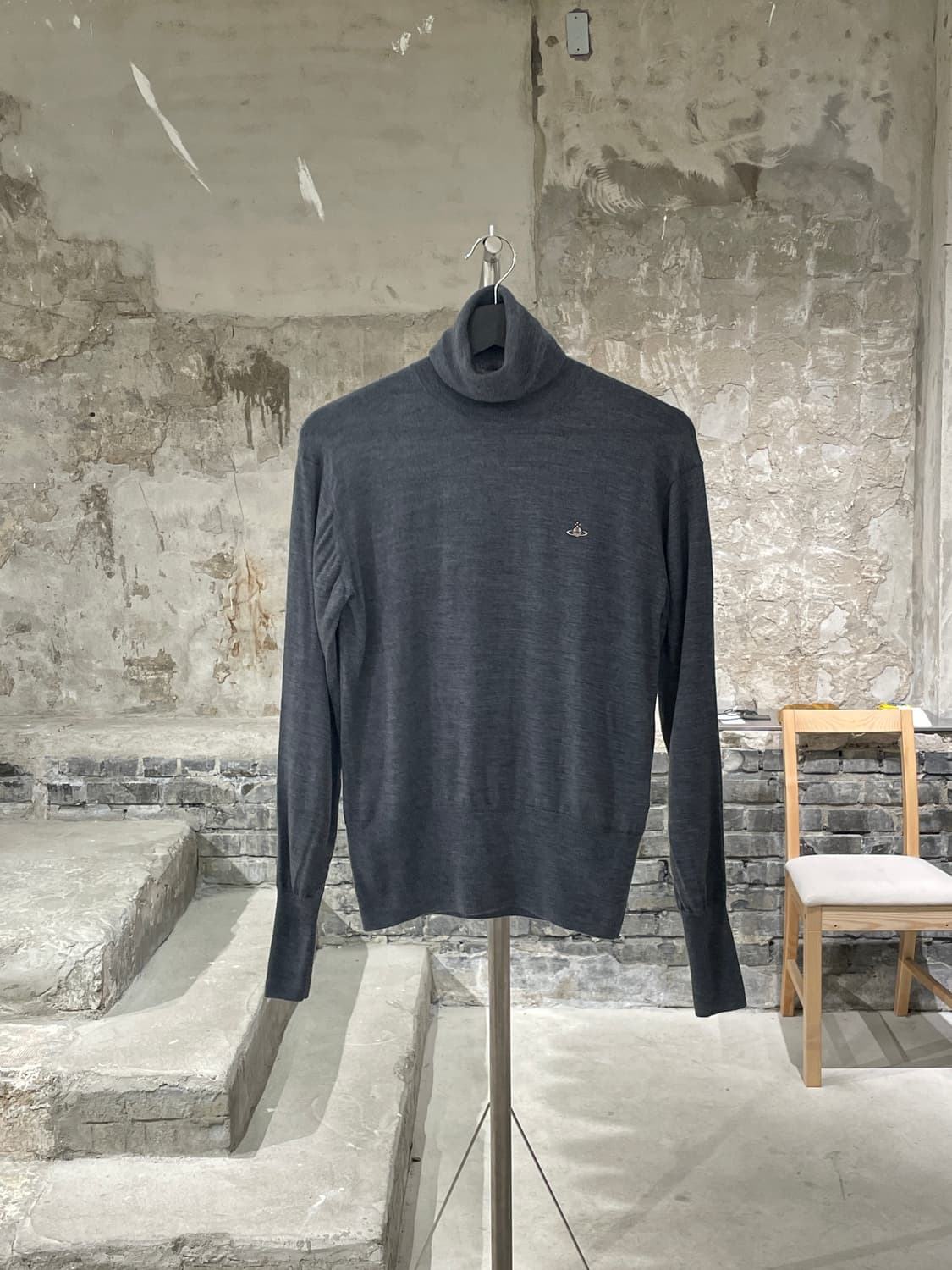 비비안 웨스트우드 레드라벨 멜란지 그레이 터틀넥 orb로고 크롭 니트 상품이미지1