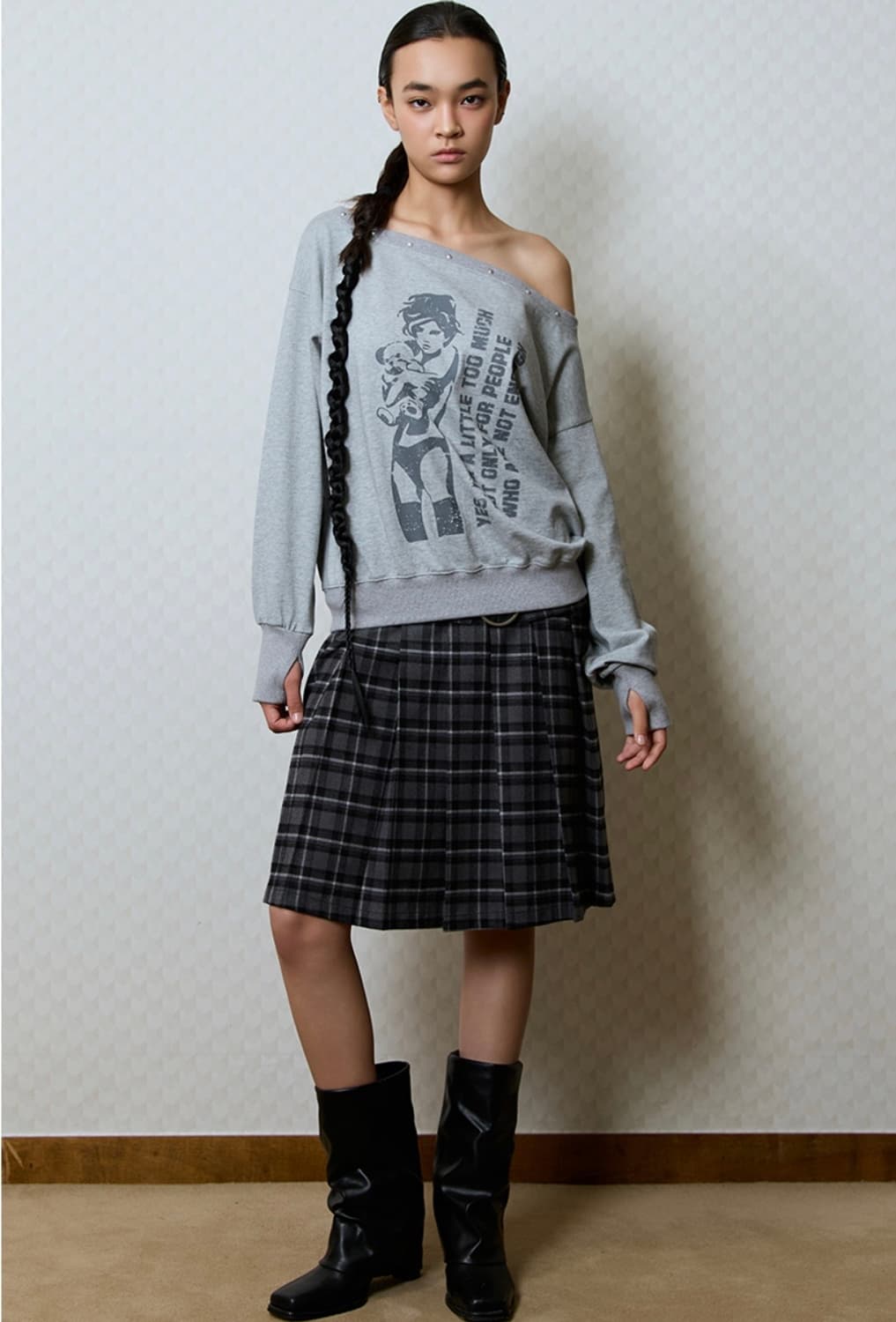 러브이즈투르 GT ONE SHOULDER SWEATSHIRY 상품이미지1