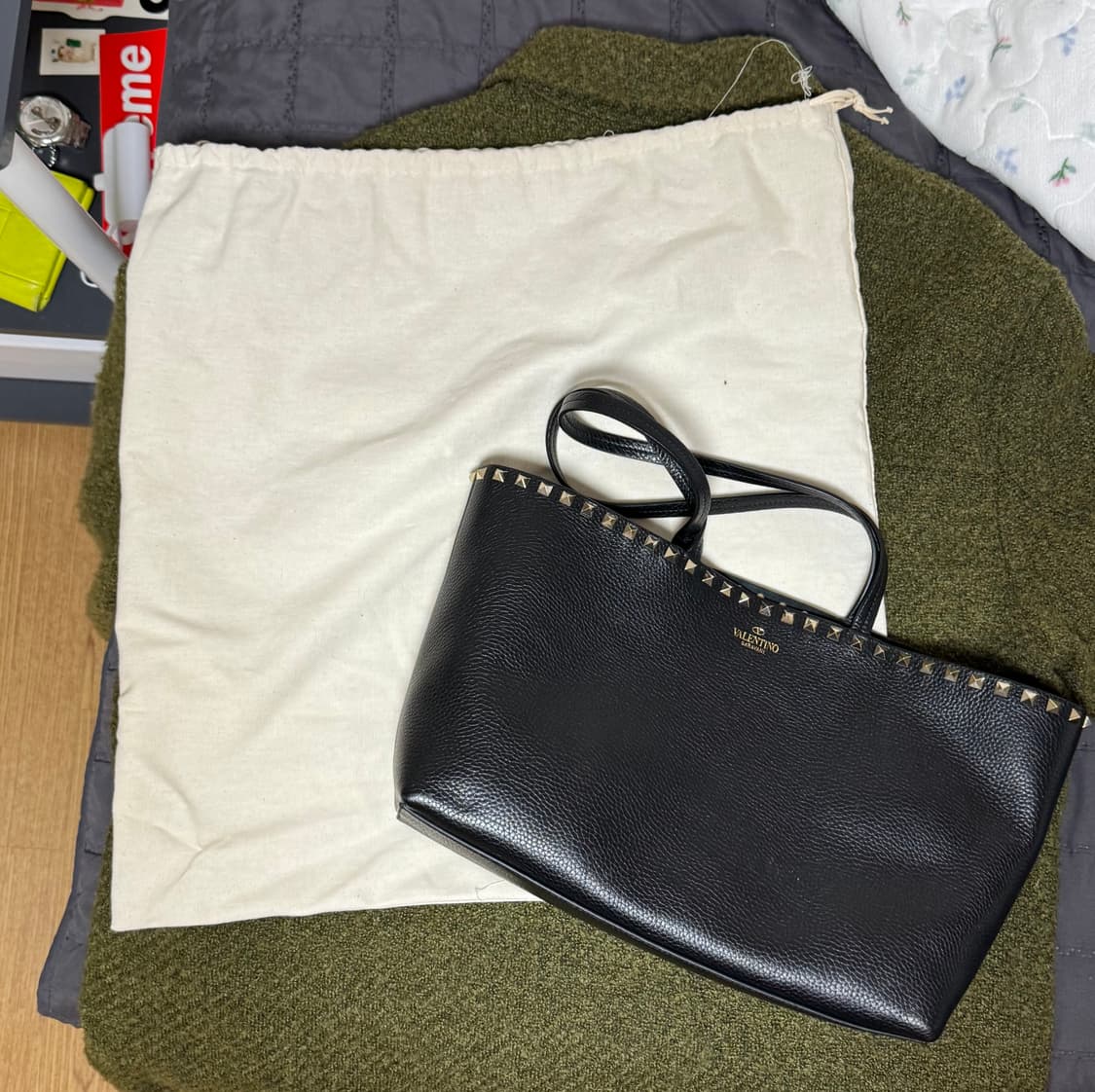 발렌티노 가라바니 락스터드 토트백 상품이미지4