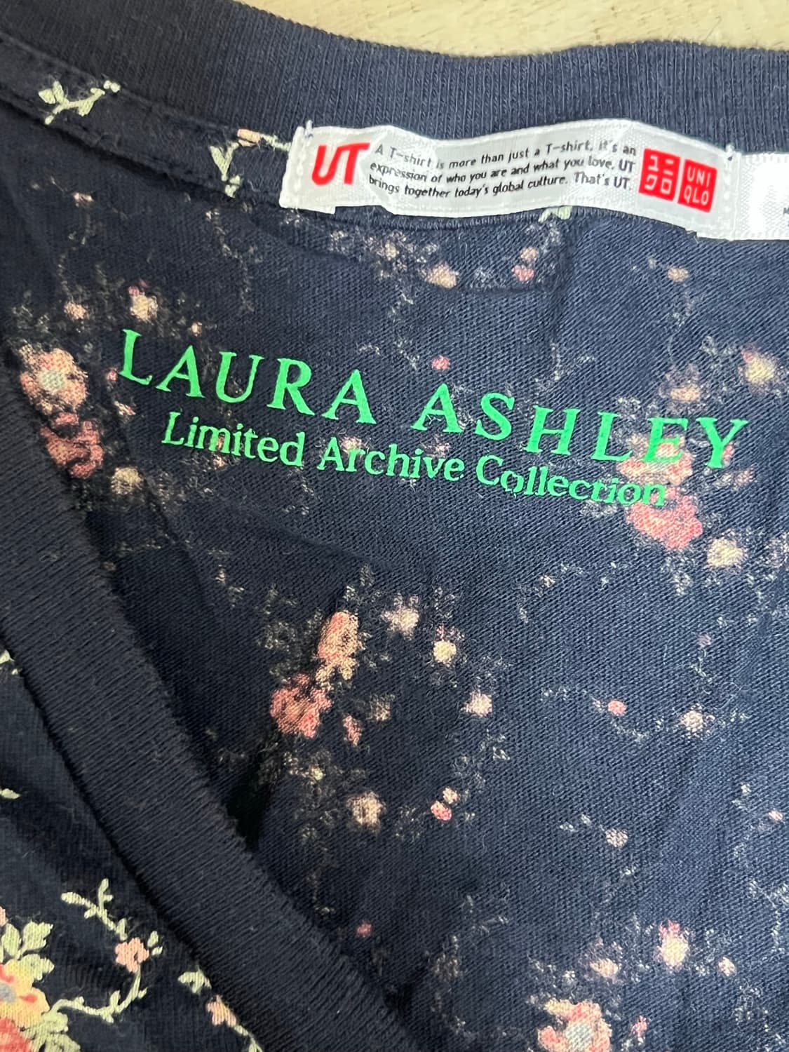 유니클로 ut 플로럴 브이넥 미디 원피스 하구미 상품이미지2