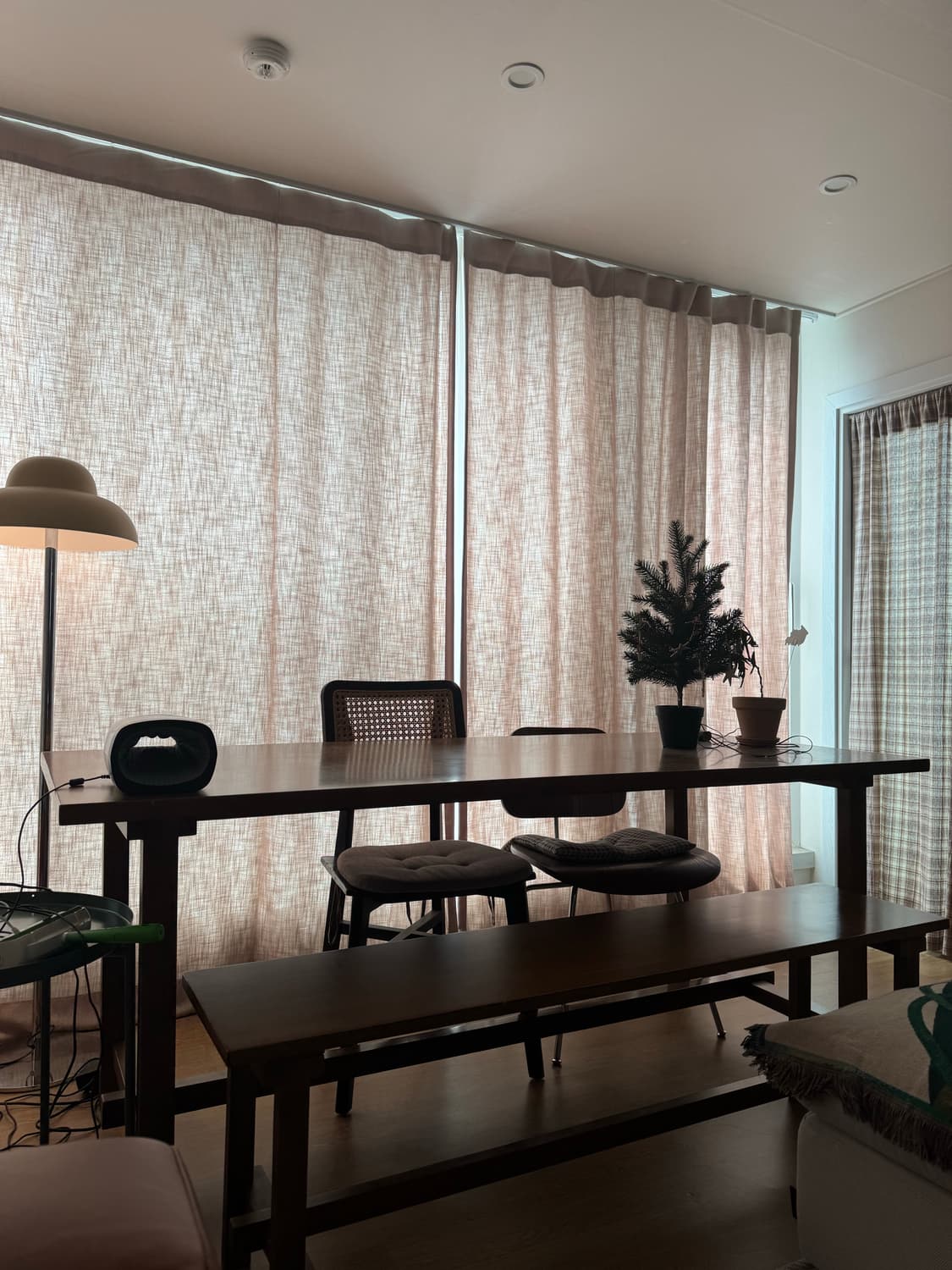 장미맨숀 원목 다이닝 테이블 팝니다! 상품이미지3