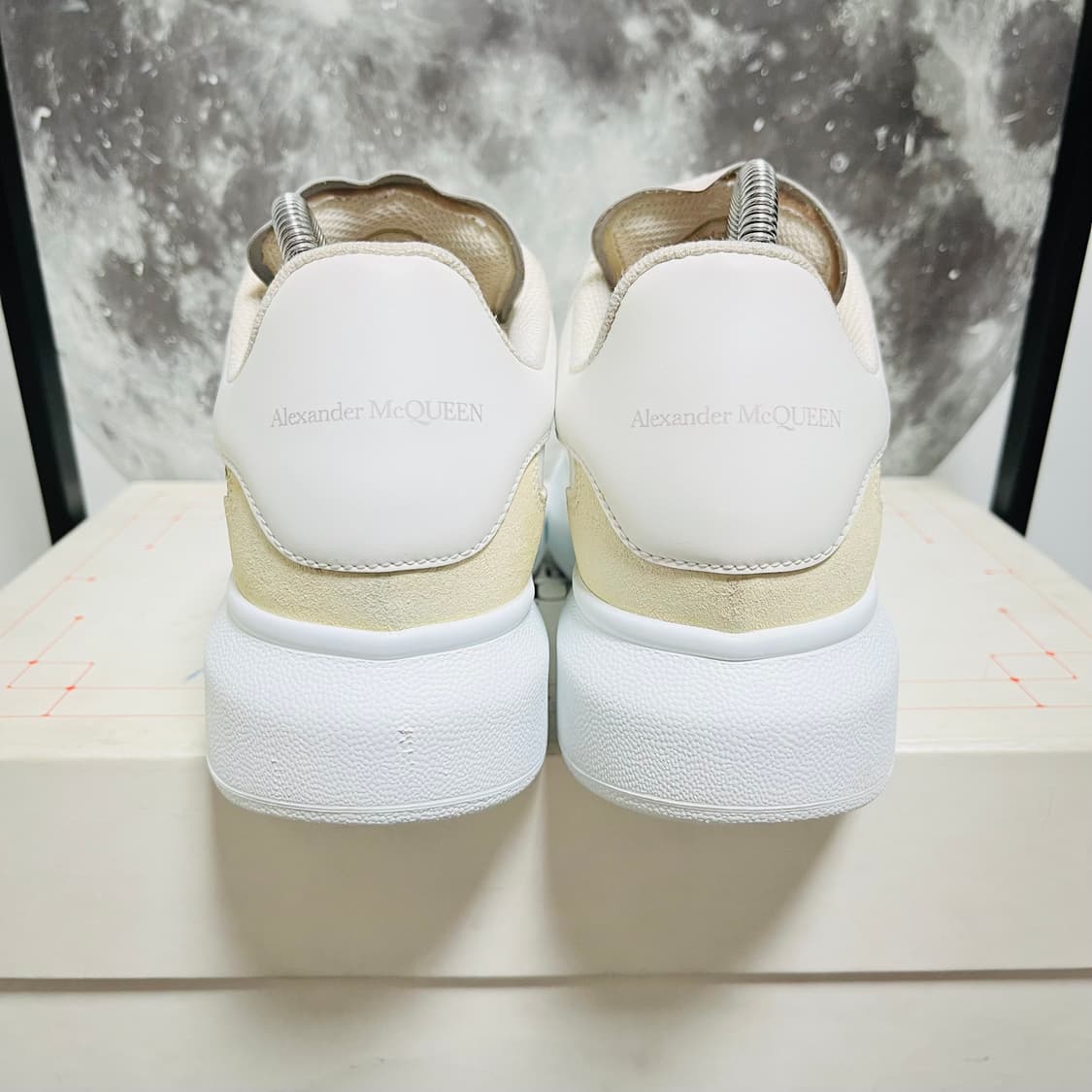 정품 38) 알렉산더 맥퀸 누벅 오버솔 스니커즈 240~245 상품이미지4