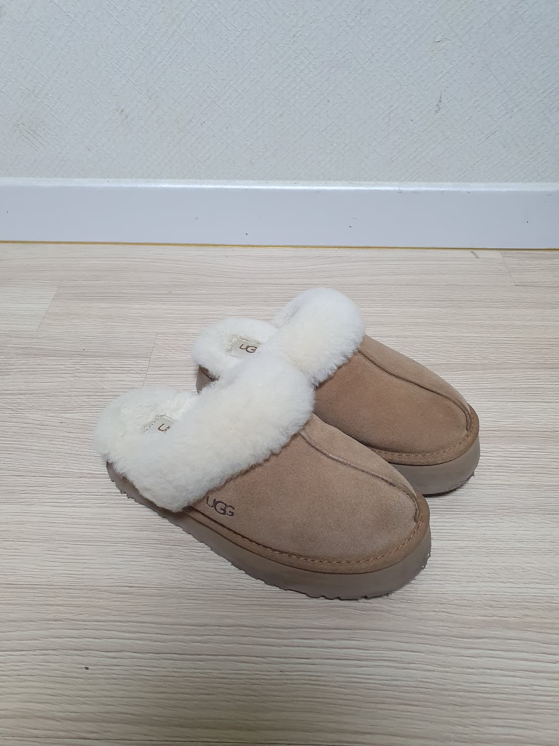 어그 디스케트 털 슬리퍼 250 상품이미지2