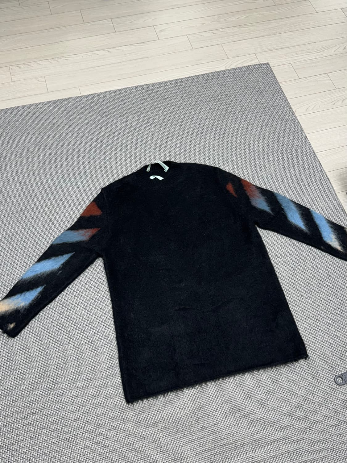 오프화이트 모헤어 니트 상품이미지5