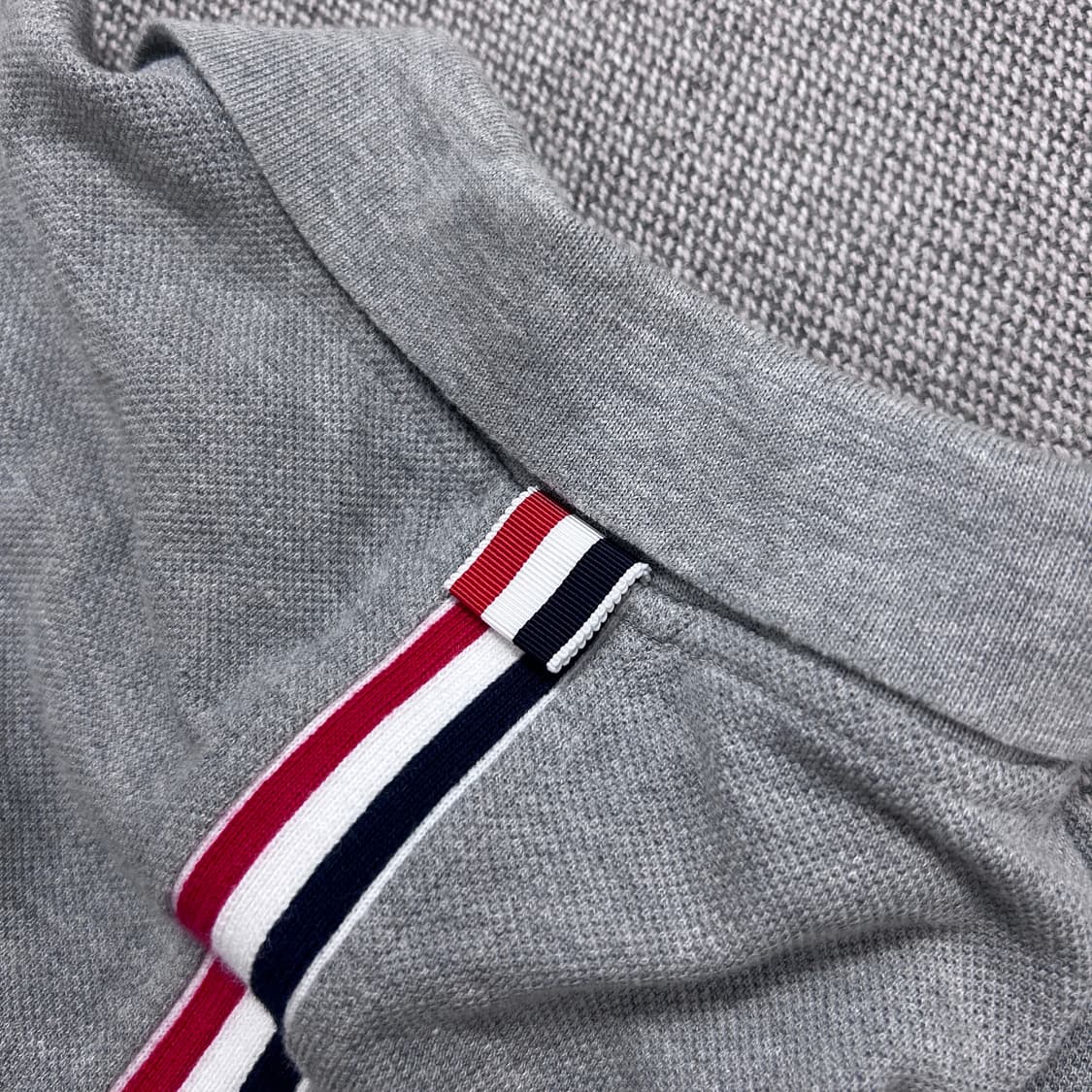 톰브라운 백삼선 그레이 카라티(3) 상품이미지2