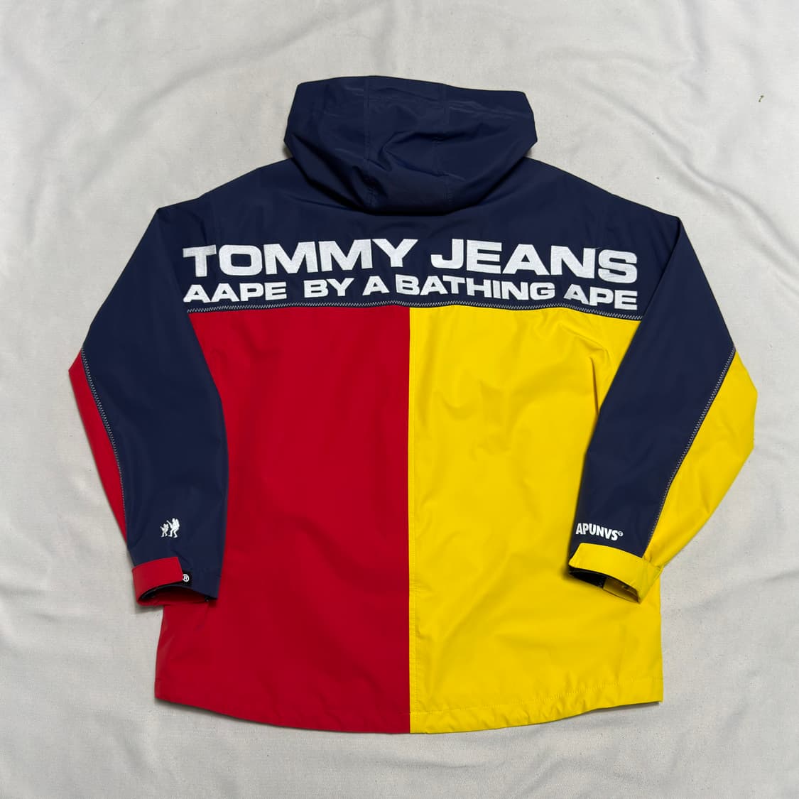 M 베이프 X 타미 진스 콜라보 배색 바람막이 상품이미지3