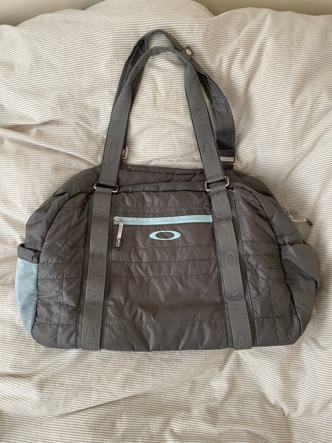 오클리 오버사이즈드 숄더백 상품이미지1