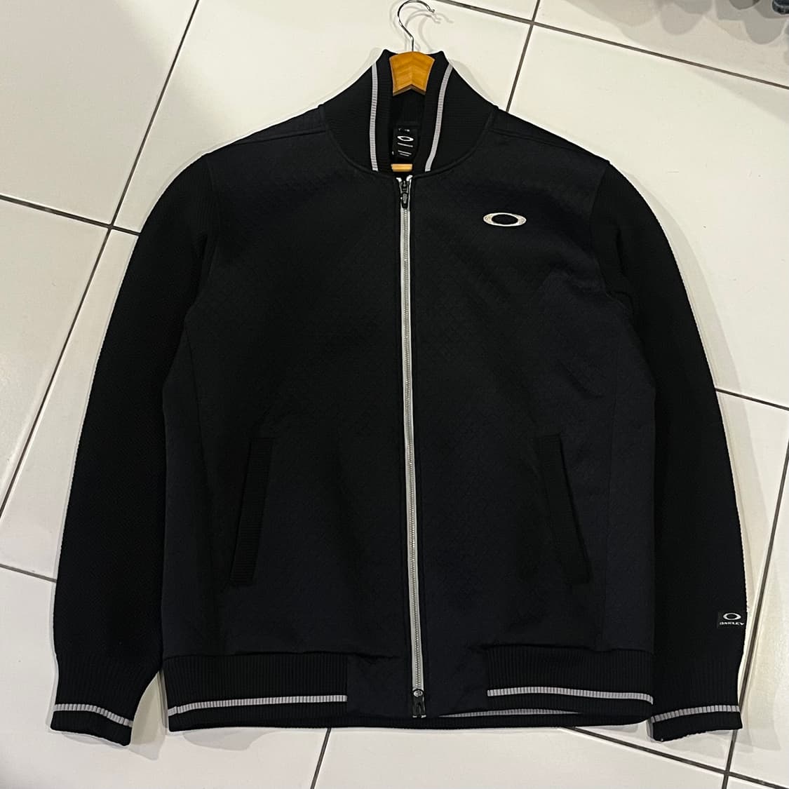 일본판 오클리 투웨지 집업 자켓 상품이미지1