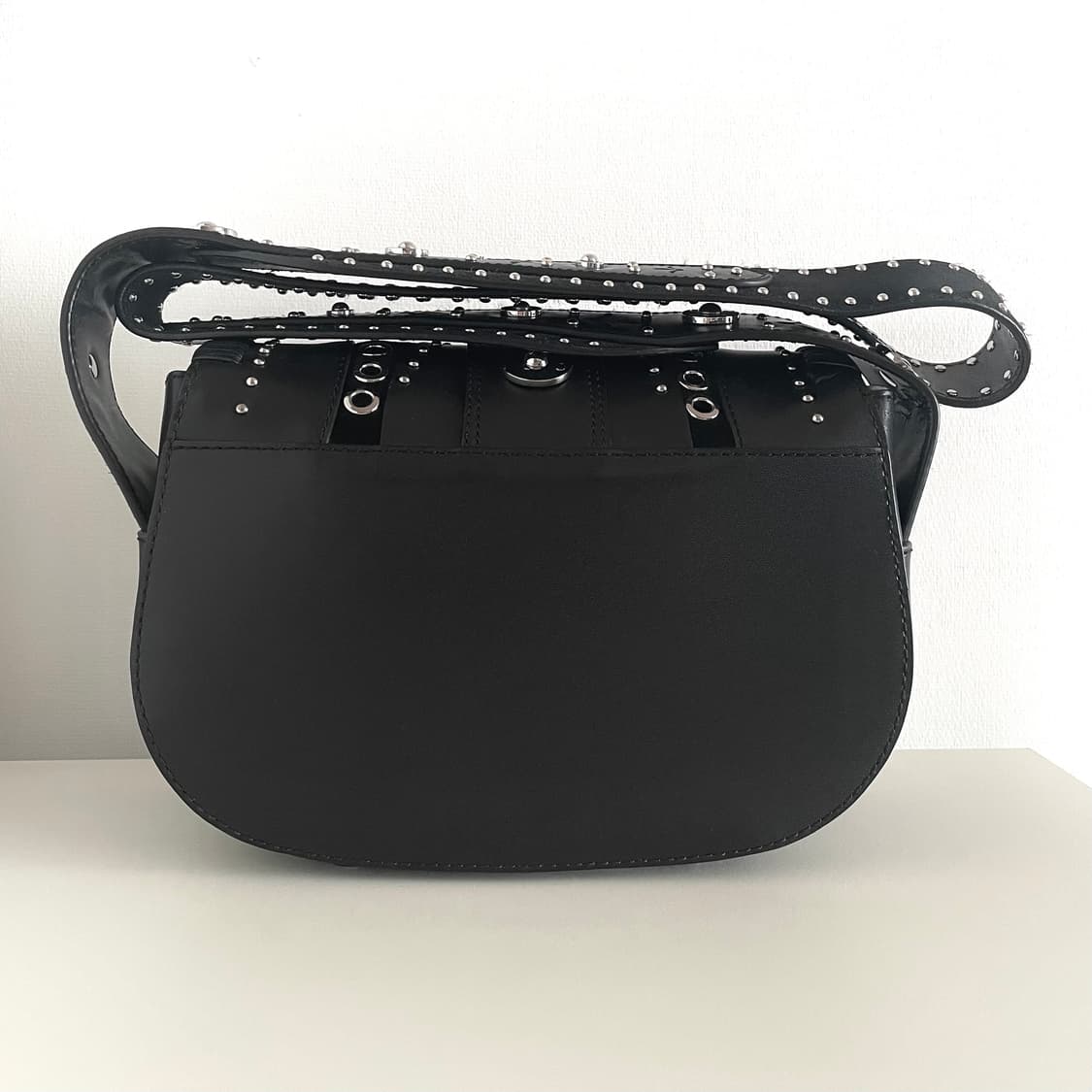 자라 스튜디오 컬렉션 스터드 소가죽 크로스백 상품이미지4