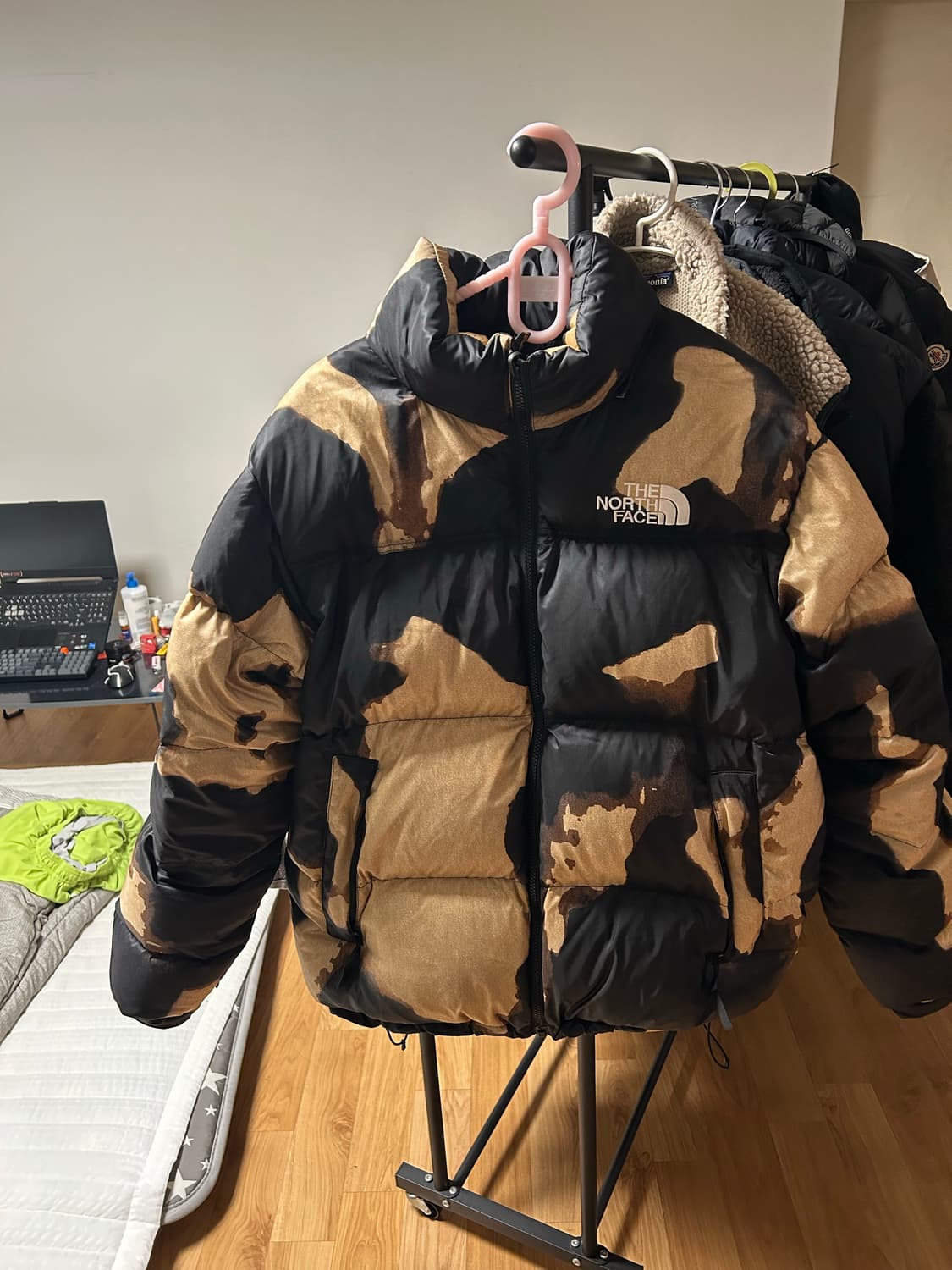 슈프림노스페이스 블리치드데님 패딩 판먀 상품이미지1