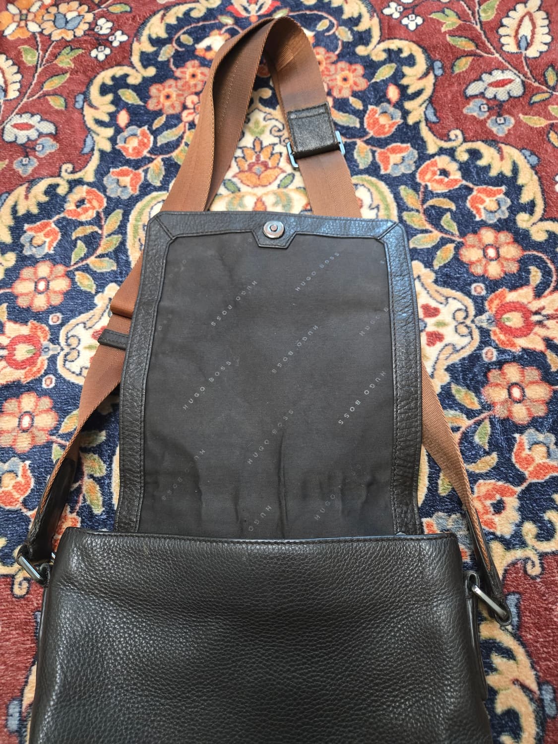 휴고보스(HUGO BOSS) 미니멀 로고 크로스백 상품이미지5