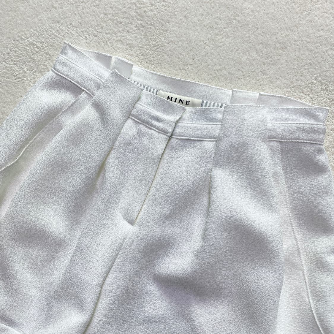 MINE 마인 화이트 핀턱 숏팬츠 (64-94) 상품이미지3