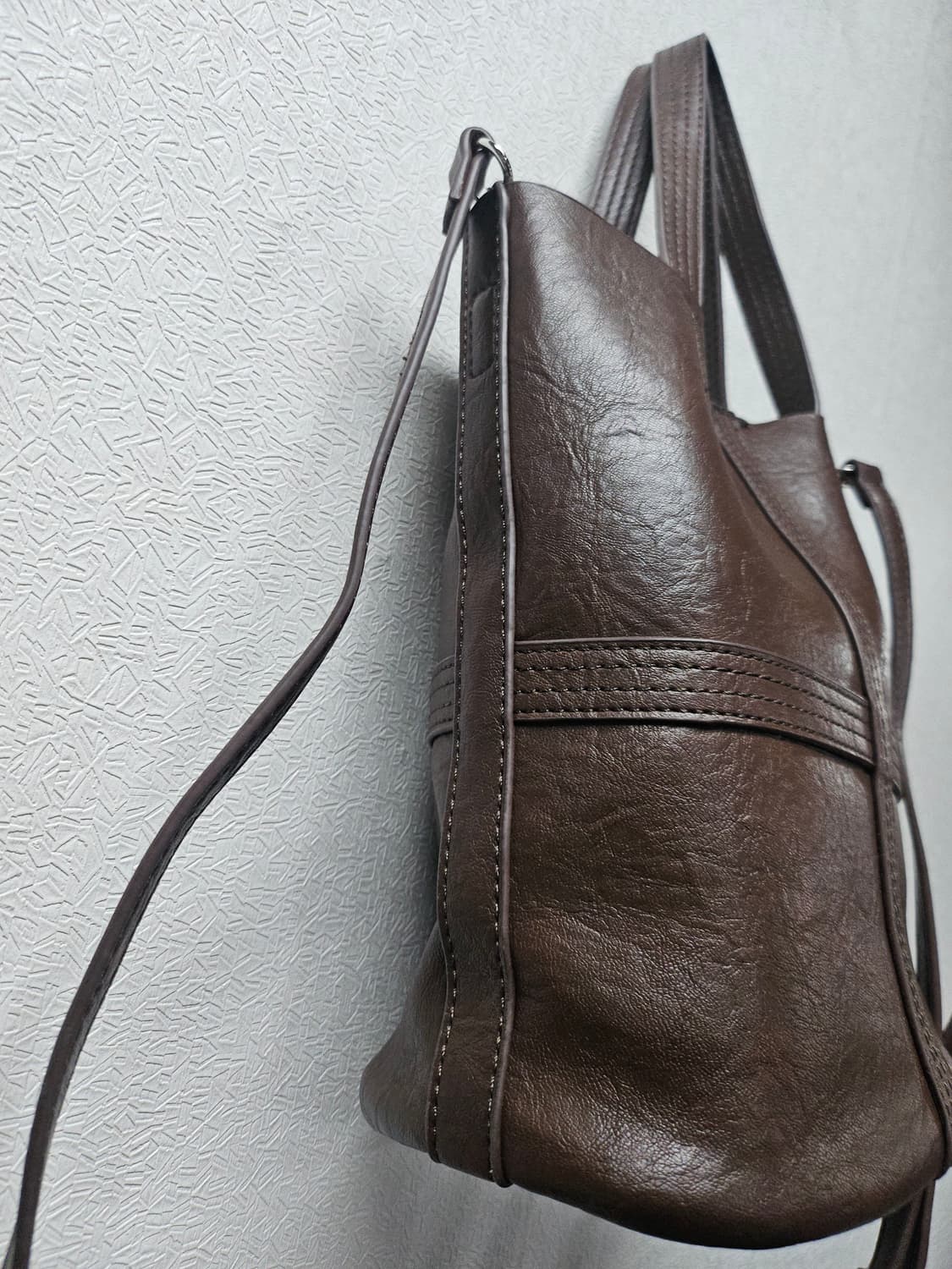 브라운 인조가죽 원통형 토드 크로스백 상품이미지4