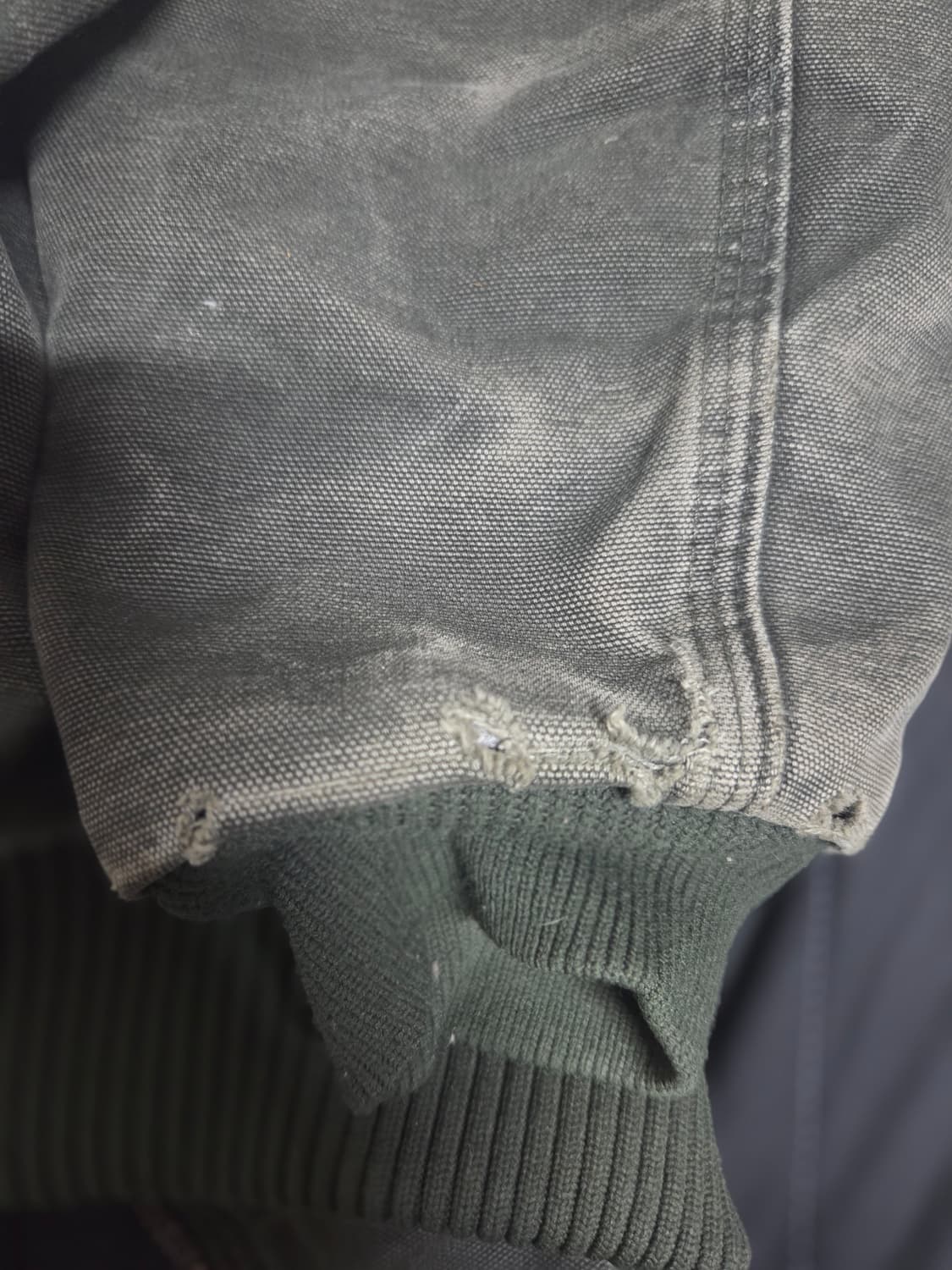 칼하트 j130 mos L 판매 합니다 상품이미지3