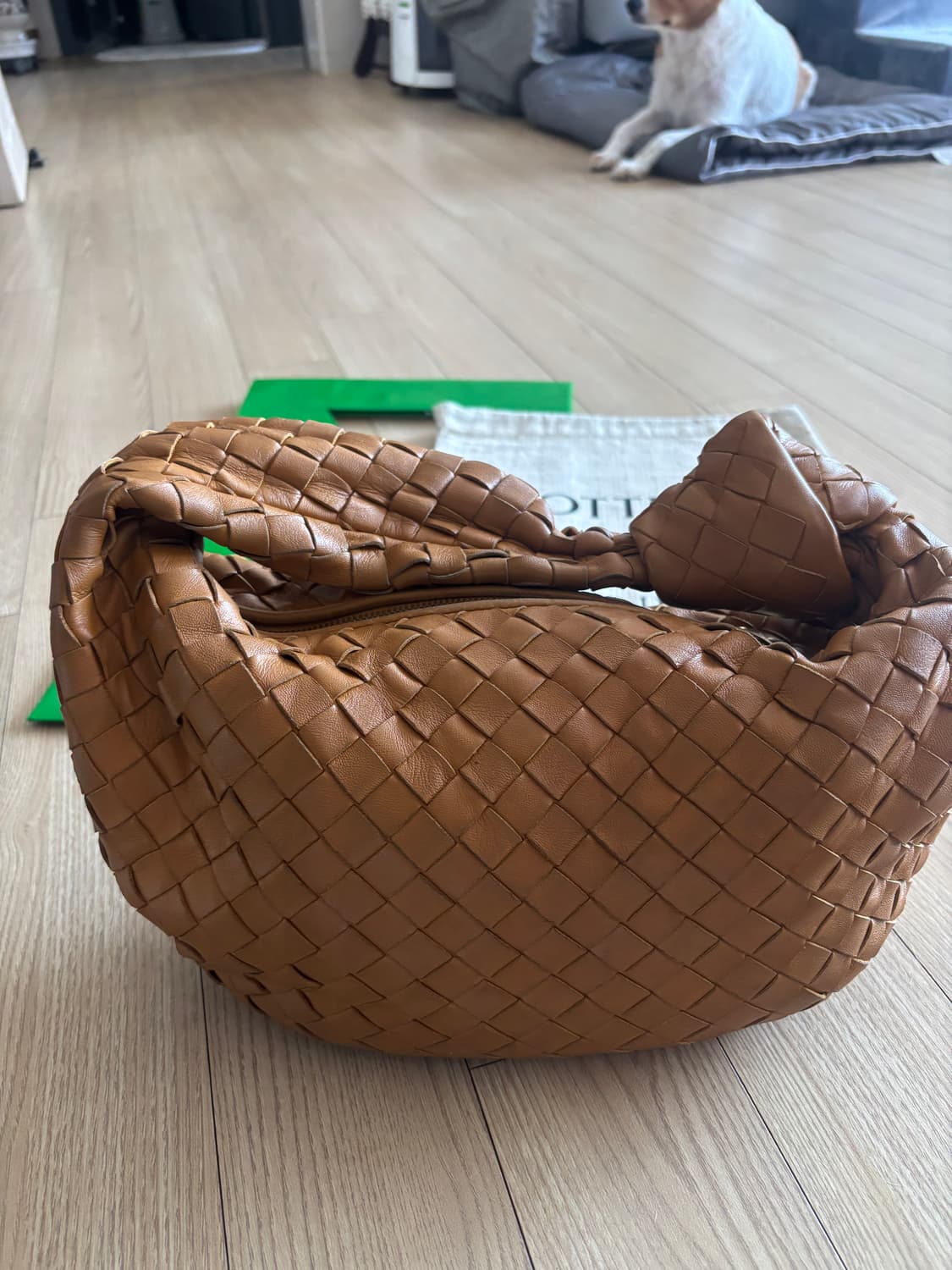 보테가베네타 조디 틴사이즈 아몬드컬러  상품이미지1