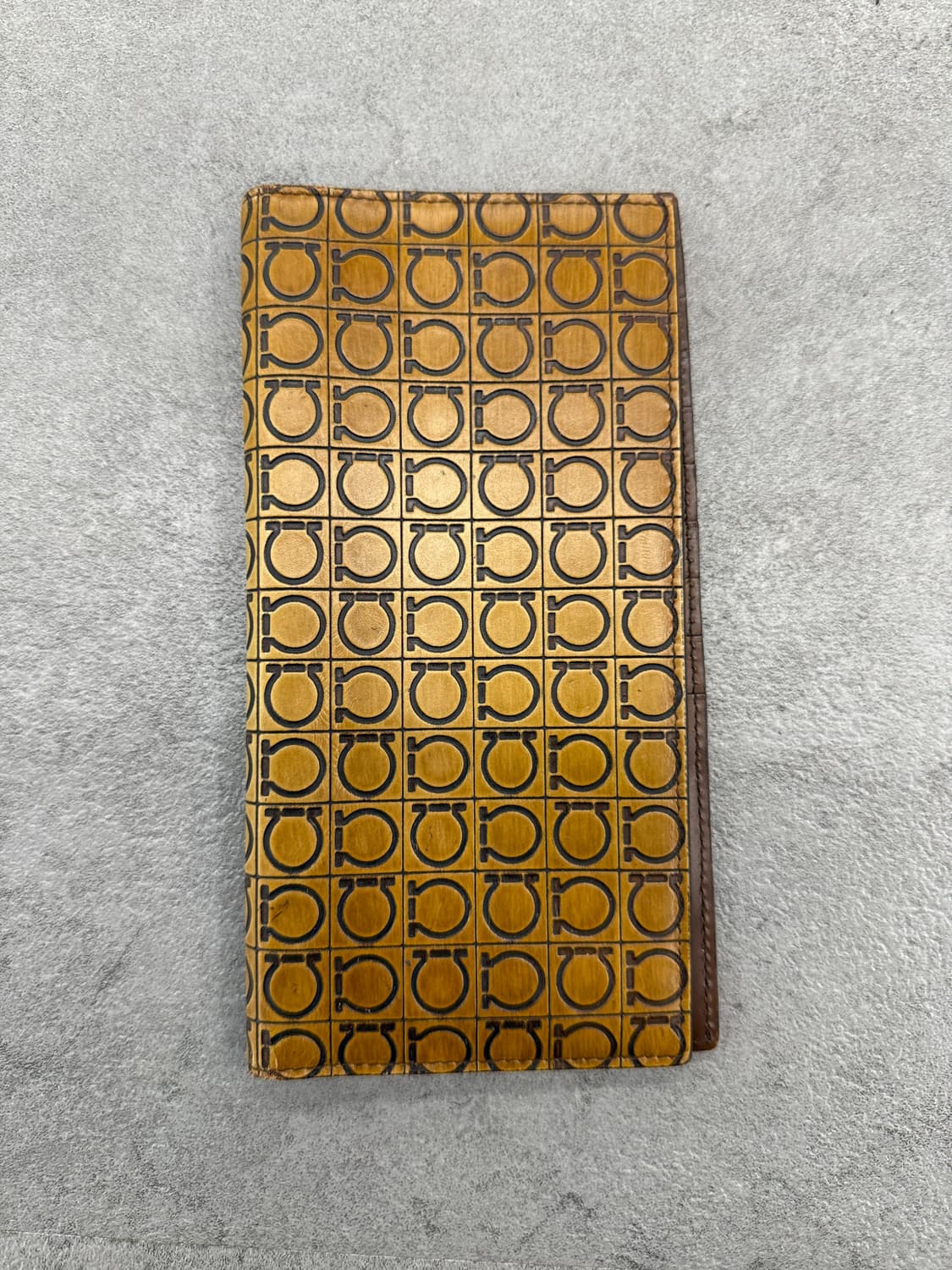 페라가모 간치니 패턴 장지갑 브라운 상품이미지2