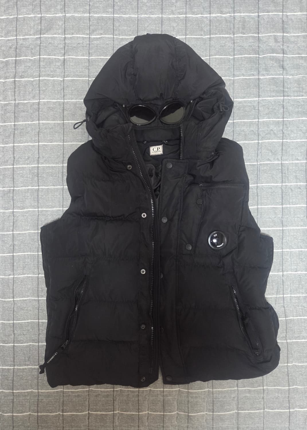 C.P 컴퍼니 조끼 패딩 블랙 XL (105) 상품이미지1