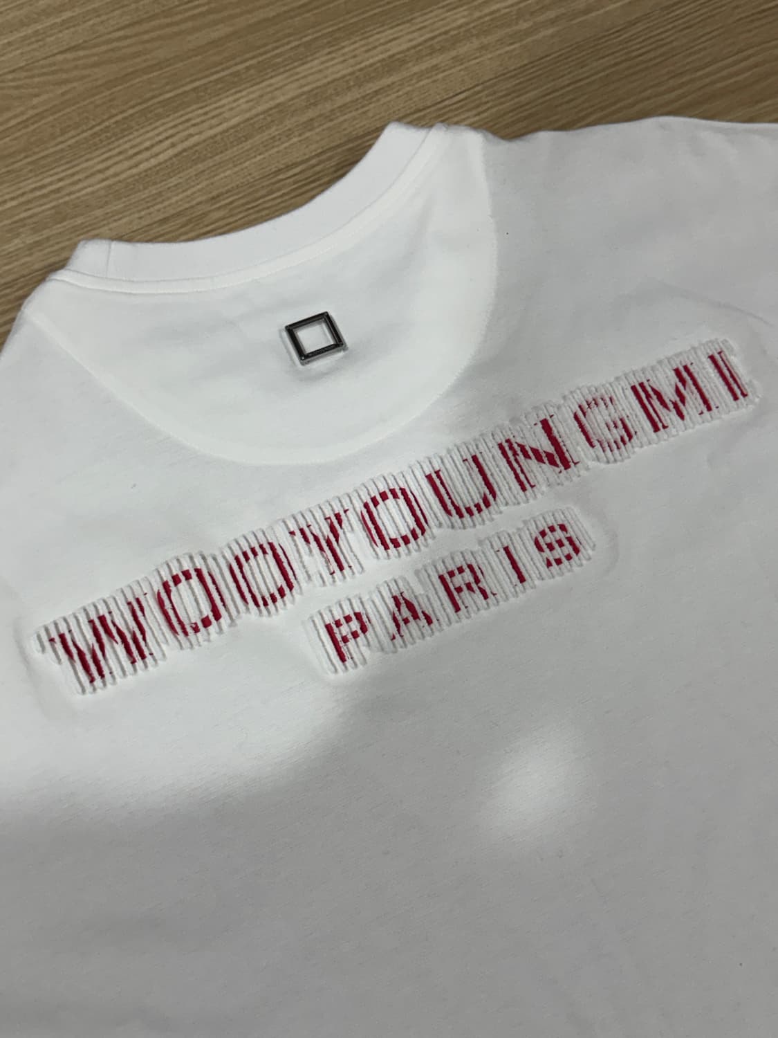 [48] 우영미 26SS 터프트 자수 백로고 티셔츠 화이트 상품이미지2