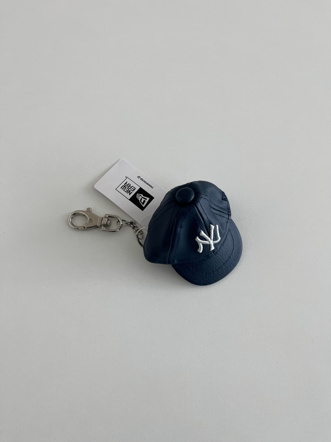 저널스탠다드 뉴에라 키링 네이비 상품이미지1