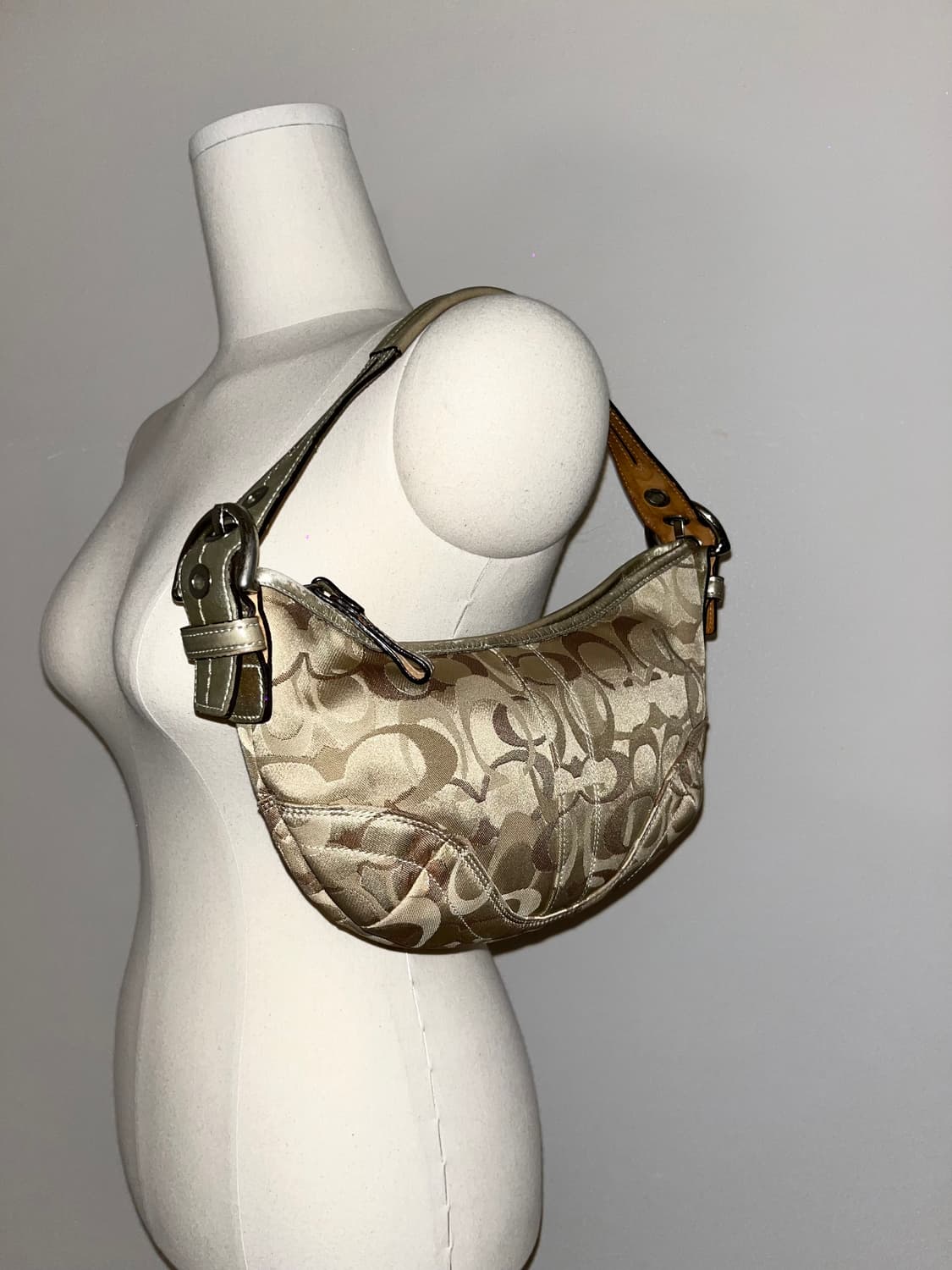 📦 Coach gold shoulder bag 상품이미지3