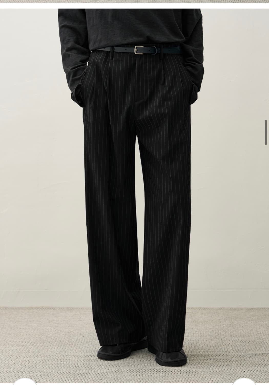 (새상품)(M) 드로우핏 투 턱 와이드 핀 스트라이프 슬랙스 BLAC 상품이미지4