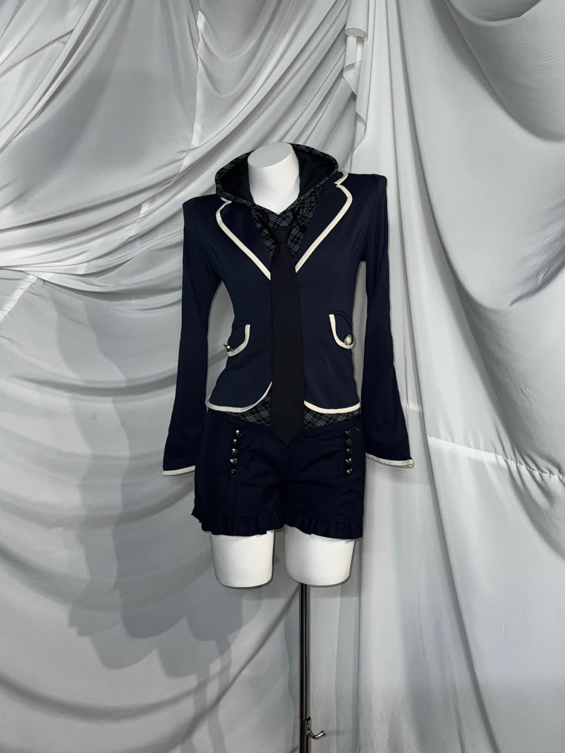 버버리 리즈리사 엑시즈팜 가디언 캐캐체 미키깔 네이비 체크 코디세트 상품이미지8