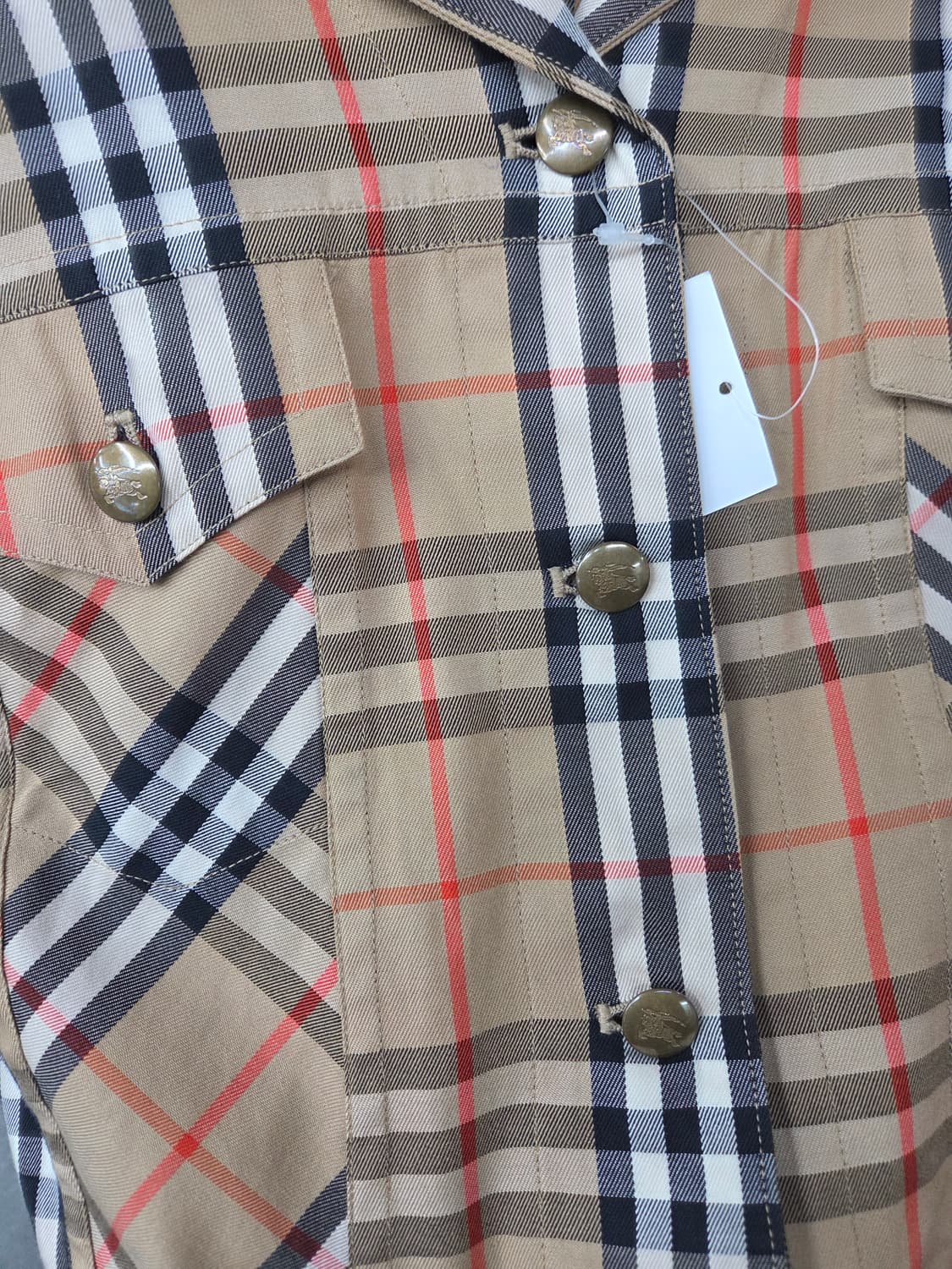 버버리 크롭 자켓 판매합니다 상품이미지3