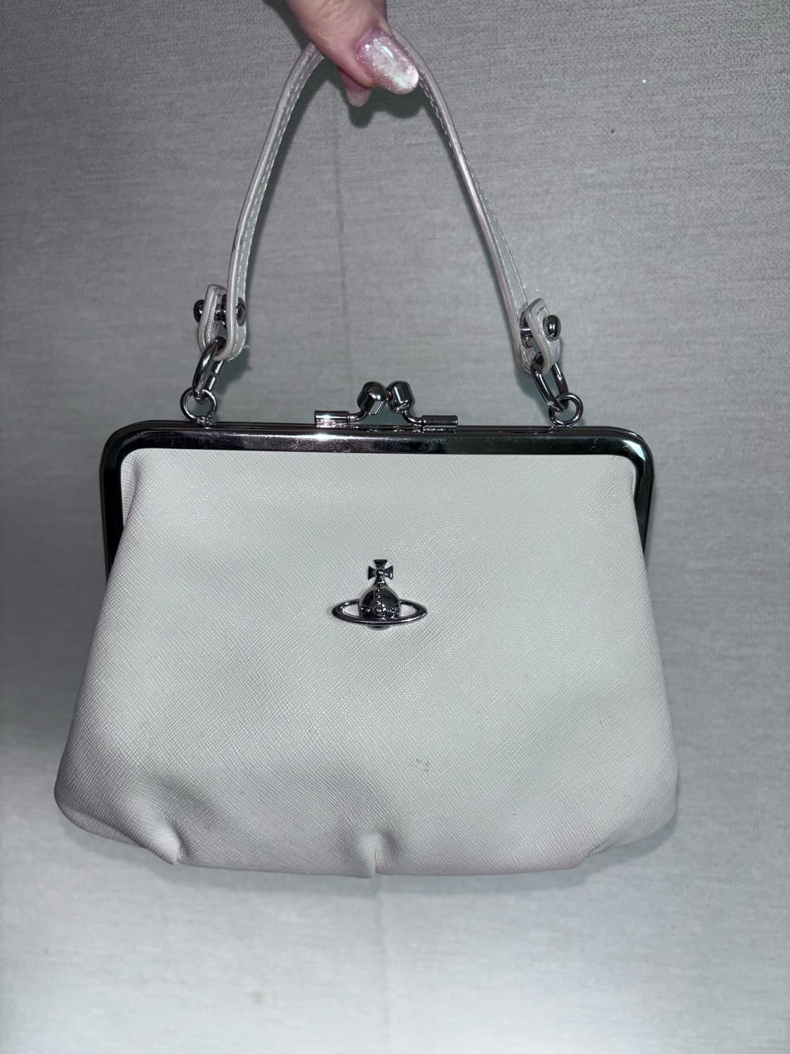 비비안웨스트우드 프레임 펄스백 복조리백 화이트 상품이미지1