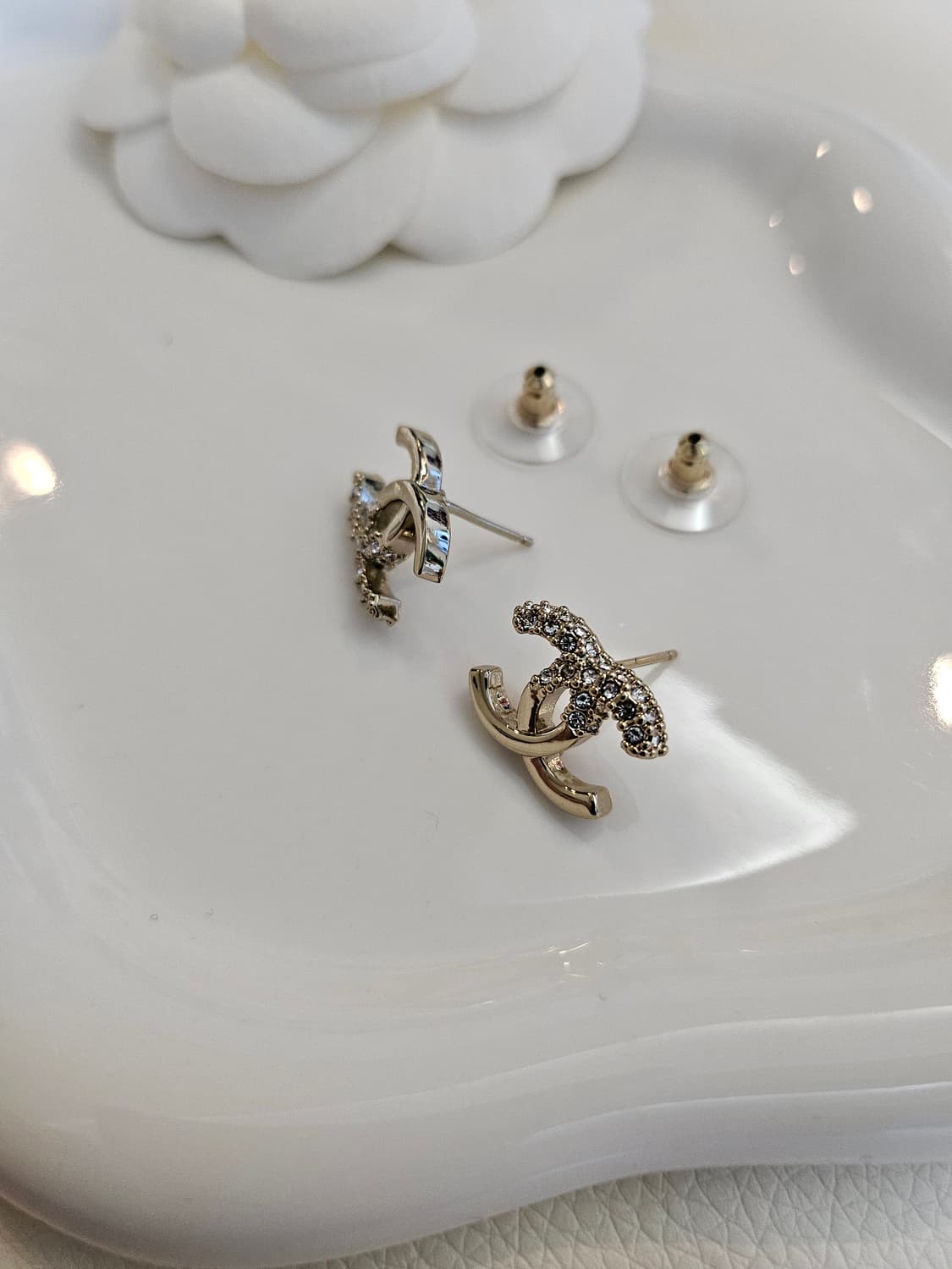 샤넬 언발 큐빅 CC로고 귀걸이 샴페인골드 업사이클링 상품이미지5