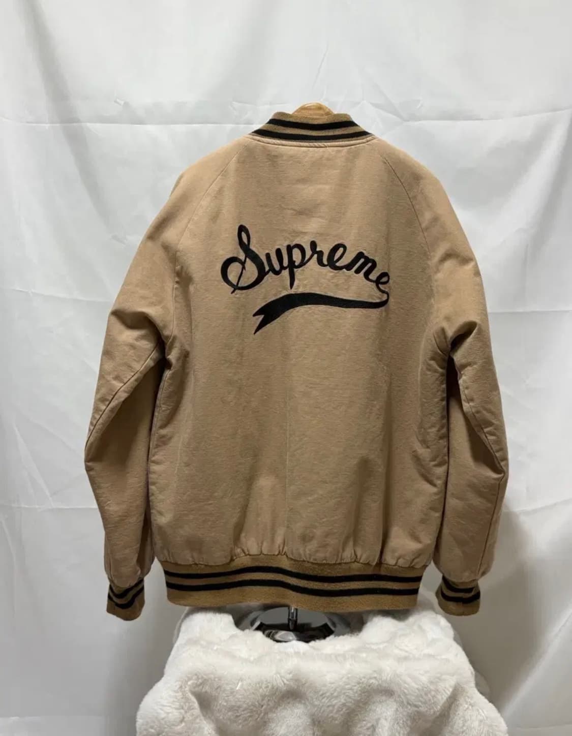 슈프림 SUPREME 뉴에라 바시티 자켓 베이지 상품이미지2