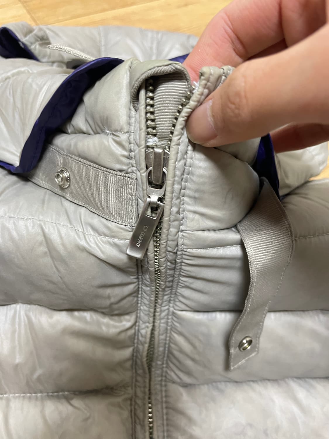 CP컴퍼니 고글 후드 경량패딩 자켓 남성 S-M 상품이미지5