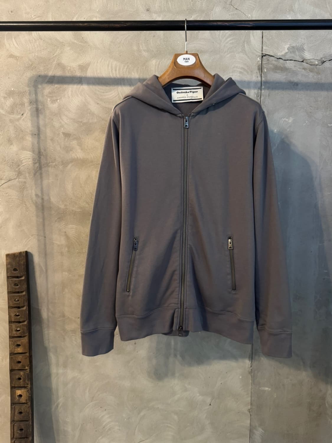 오니츠카 타이거 짚업 후드티 105 상품이미지1