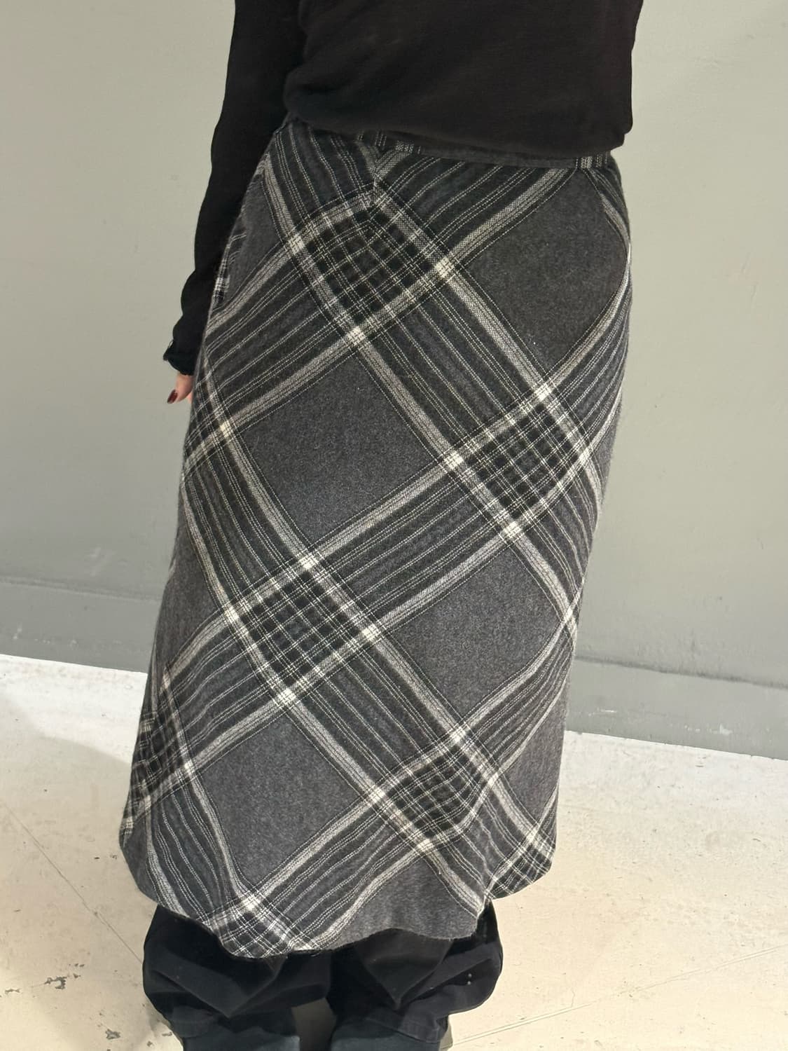Diagonal check pattern wool long skirt 상품이미지2