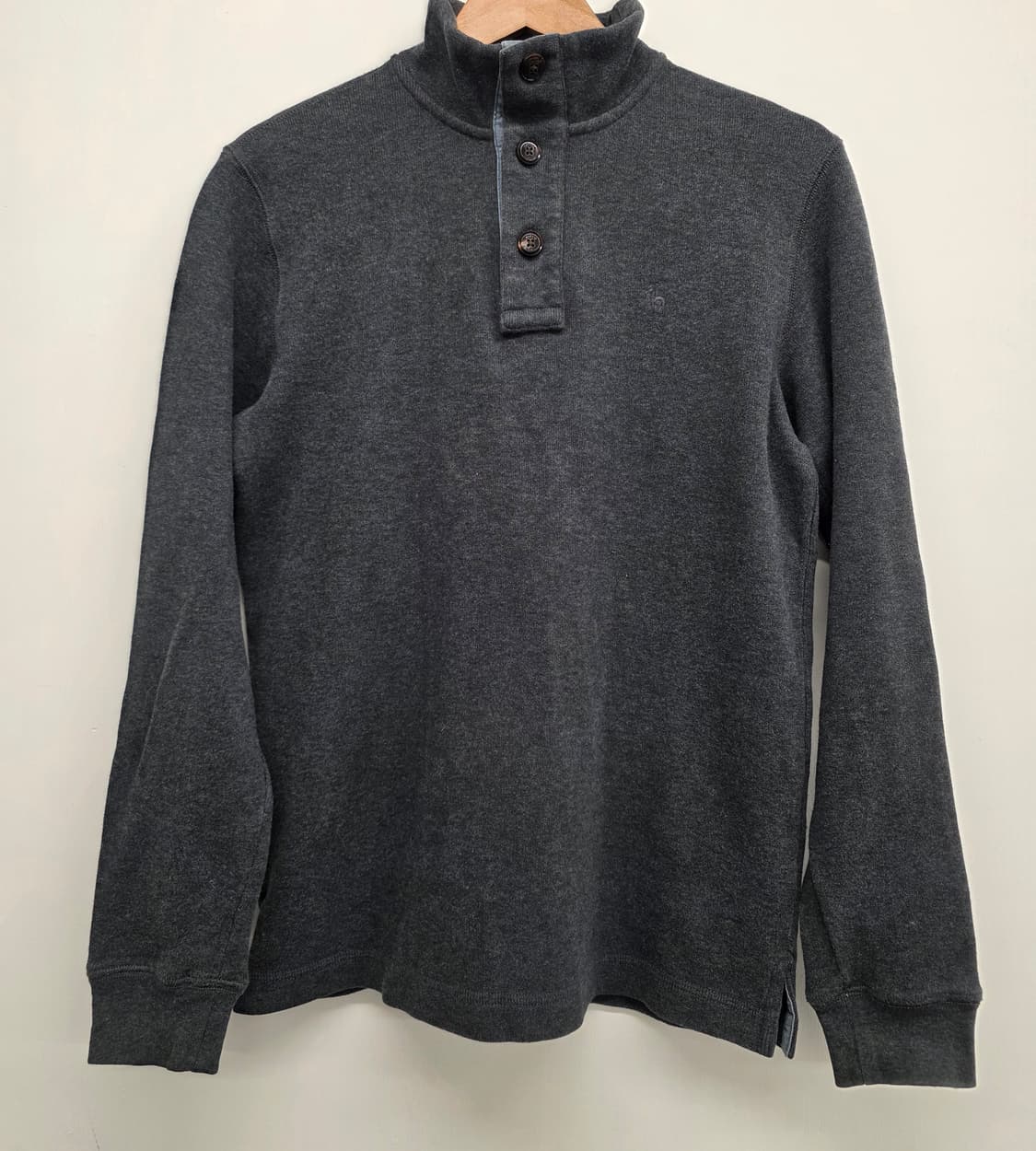 헤지스 차콜 반터틀넥 긴팔.
싸이즈 95
 상품이미지1