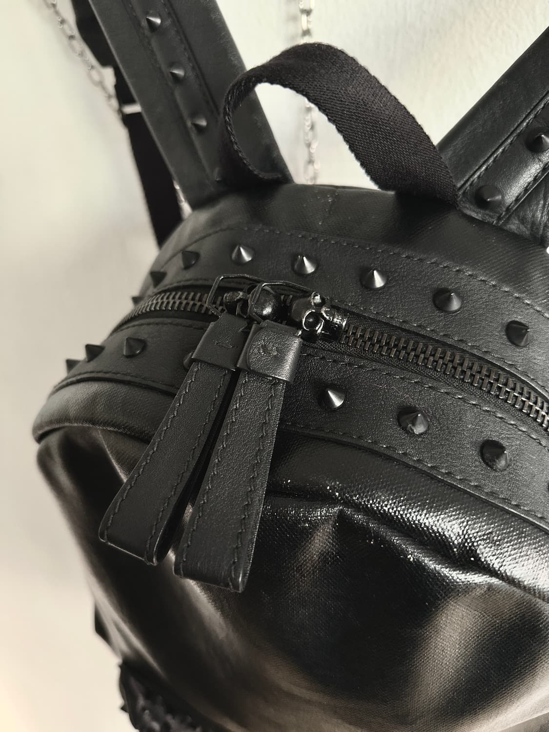 알렉산더 맥퀸 스터드 스컬지퍼 오피움 백팩 상품이미지4