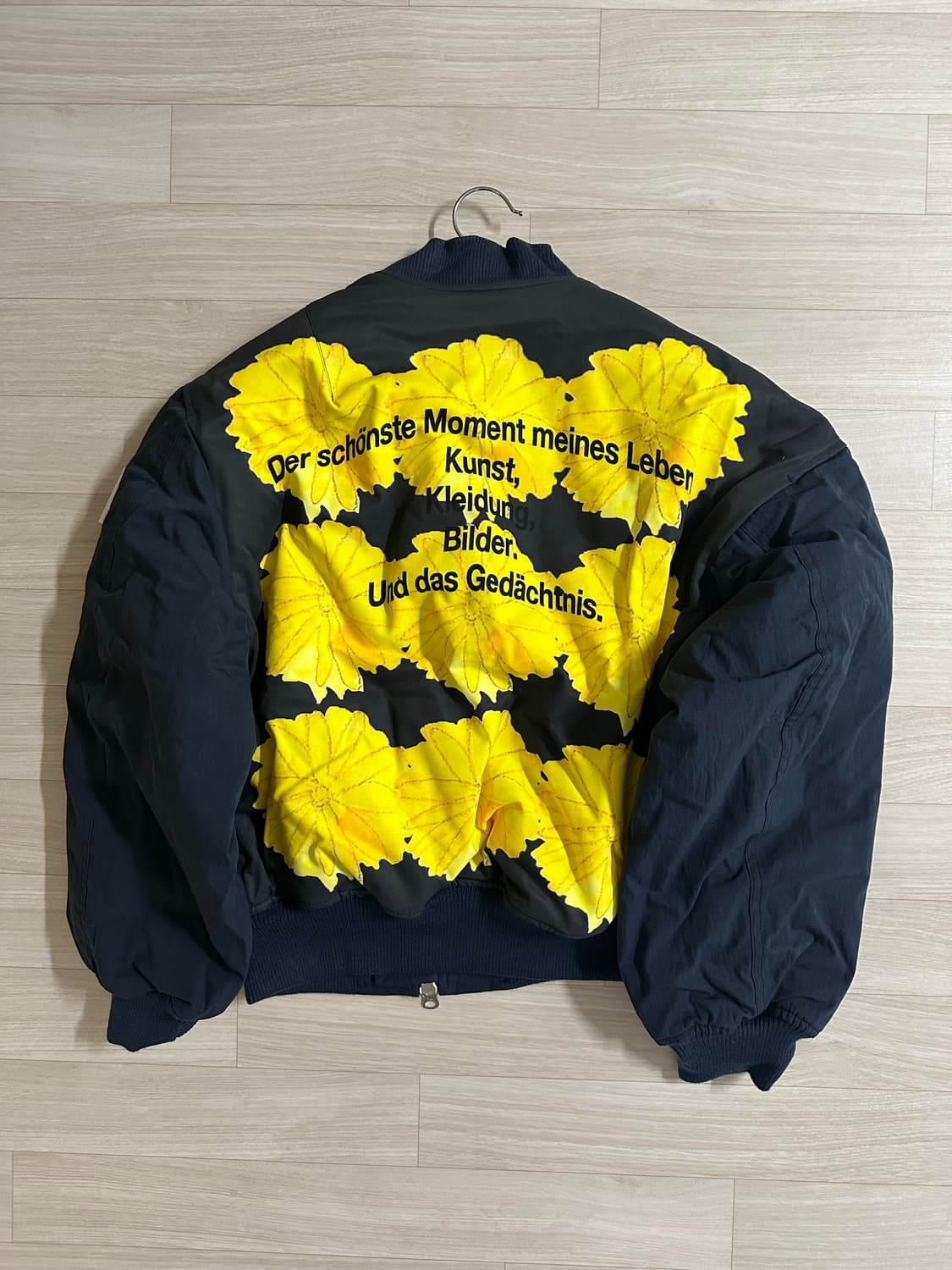 새상품 더뮤지엄비지터 플라워 프린팅 ma-1 상품이미지1