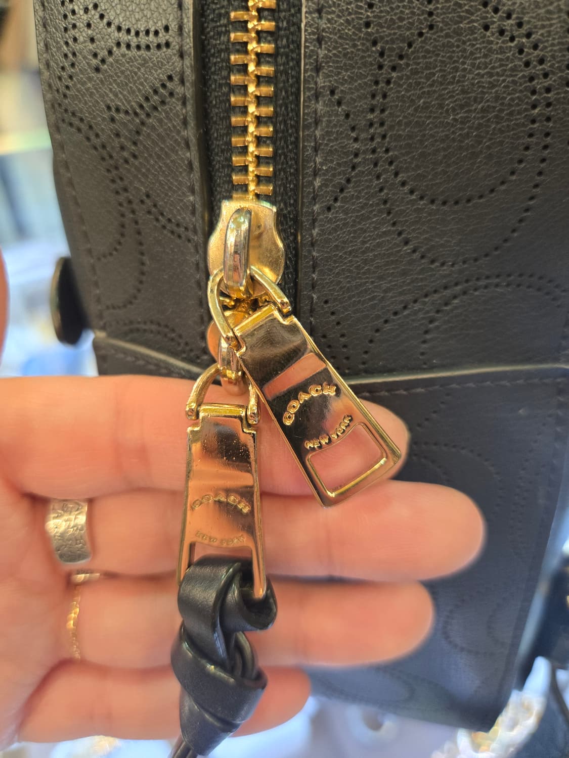 코치 시그니처 패턴 퍼포레이티드 미니 백팩  상품이미지8