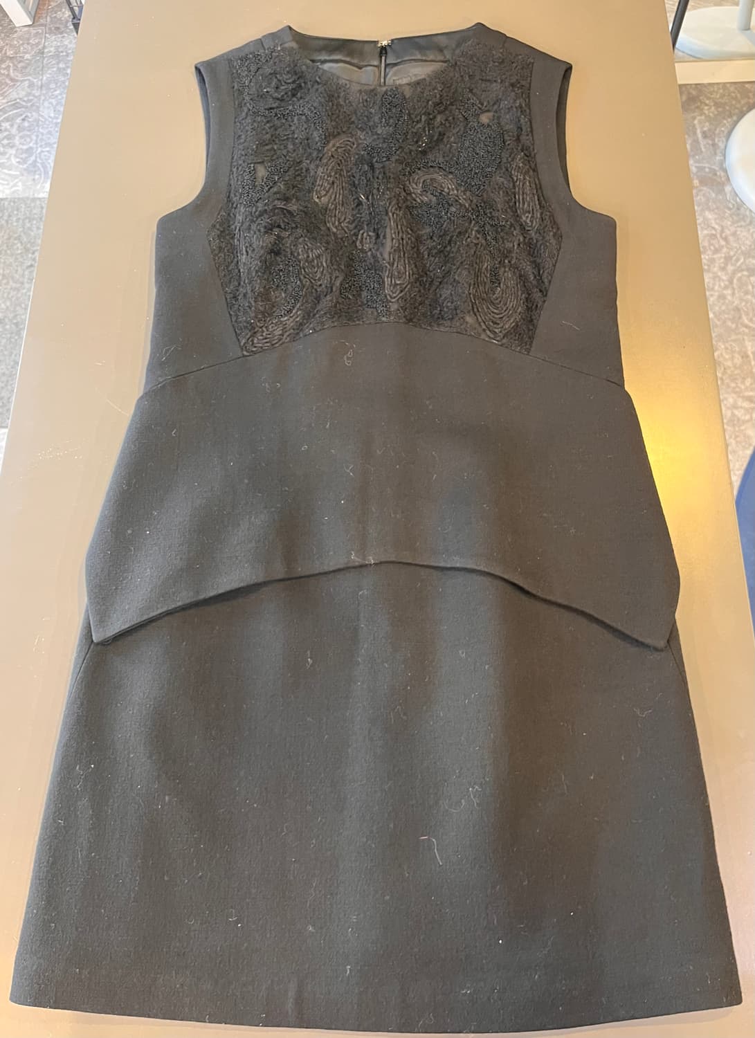 마인 블랙 텍스쳐 슬리브리스 원피스 상품이미지3