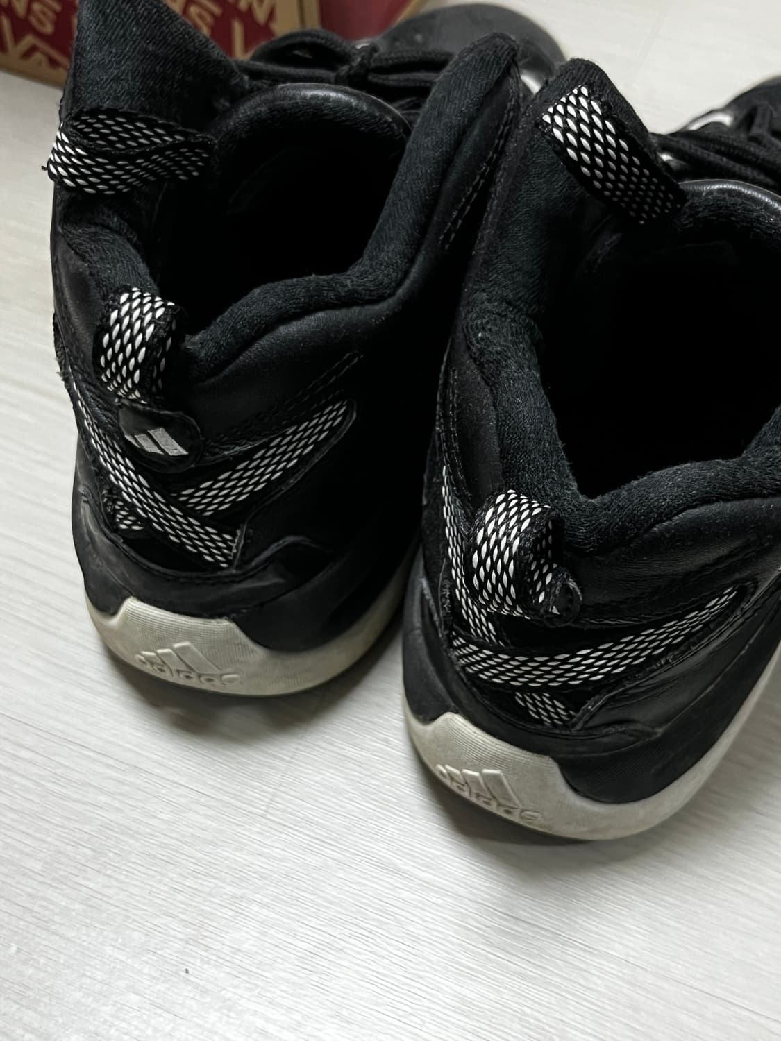 아이다스 크레이지 8 상품이미지3