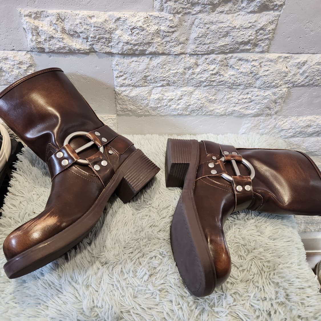 브라운 하네스 미들부츠 / 빈티지 무드 / 버클 디테일
235 상품이미지5