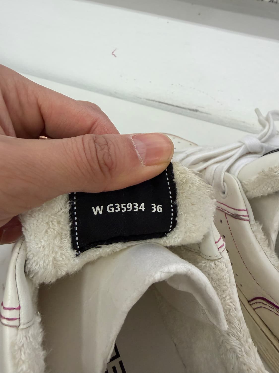 정품) 샤넬 화이트 스티치 백로고 스니커즈 36 상품이미지8