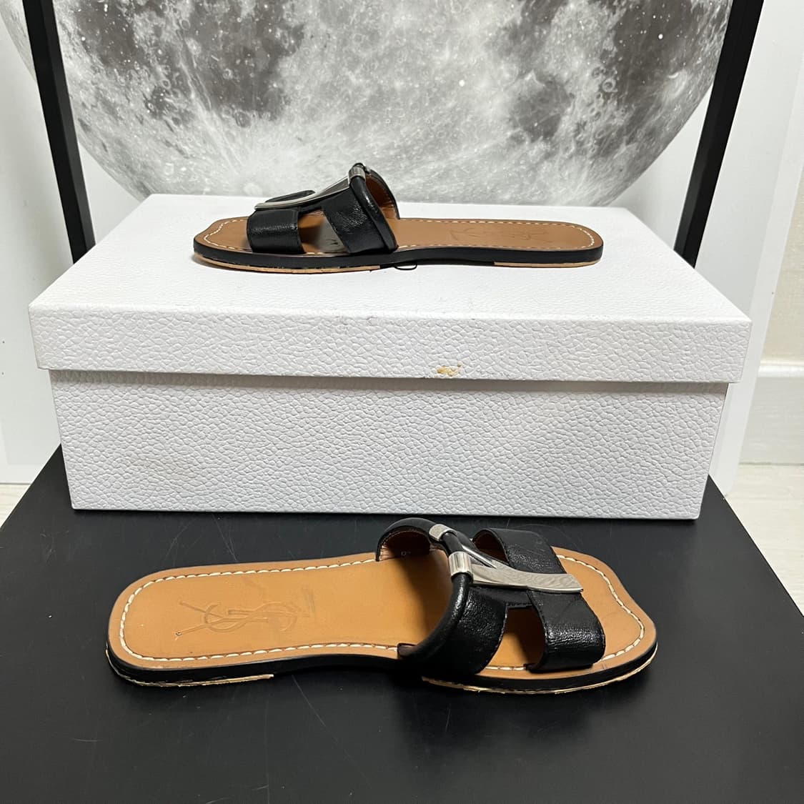 정품 34.5) 생로랑 블랙 Y 은장 로고 플랫 샌들 슬라이드 상품이미지3
