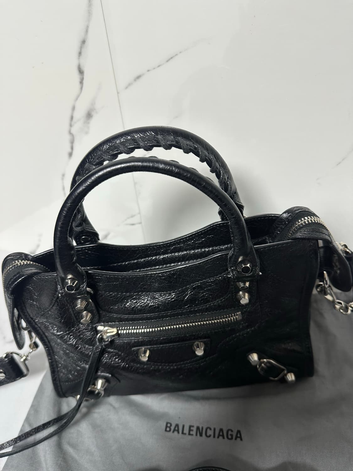 [SA급 정품] 발렌시아가 로고스트랩 시티 모터백 미니  상품이미지7