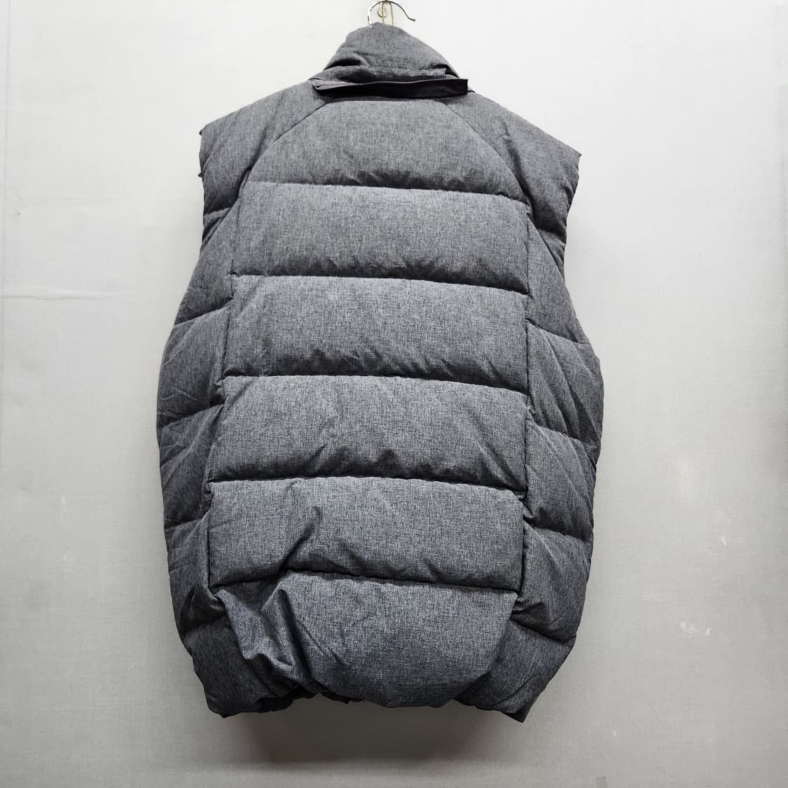 헤지스 골프 로고 덕다운 패딩조끼 L(남여공용) 상품이미지3