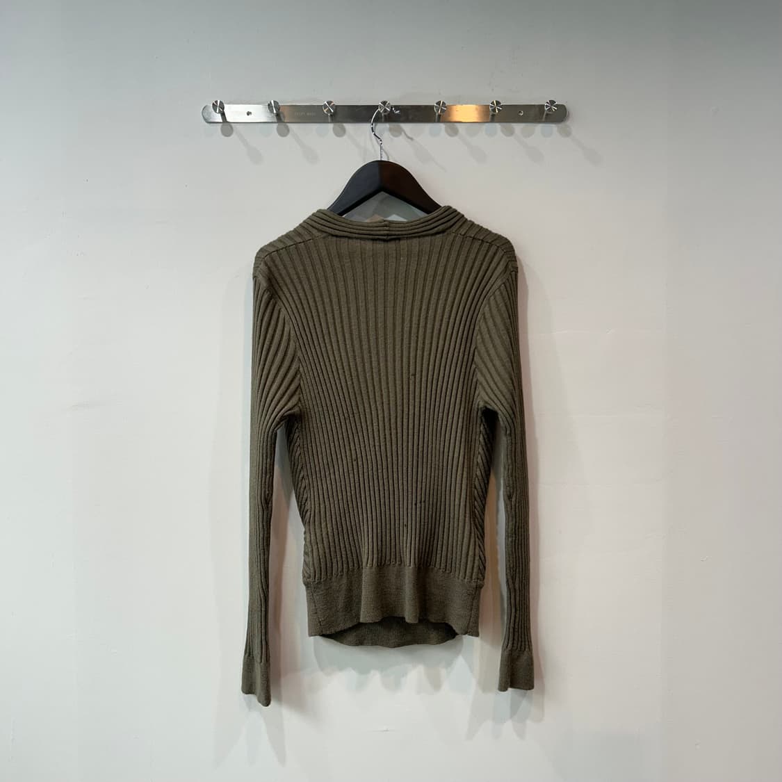 카키 랩 디테일 니트 상품이미지7