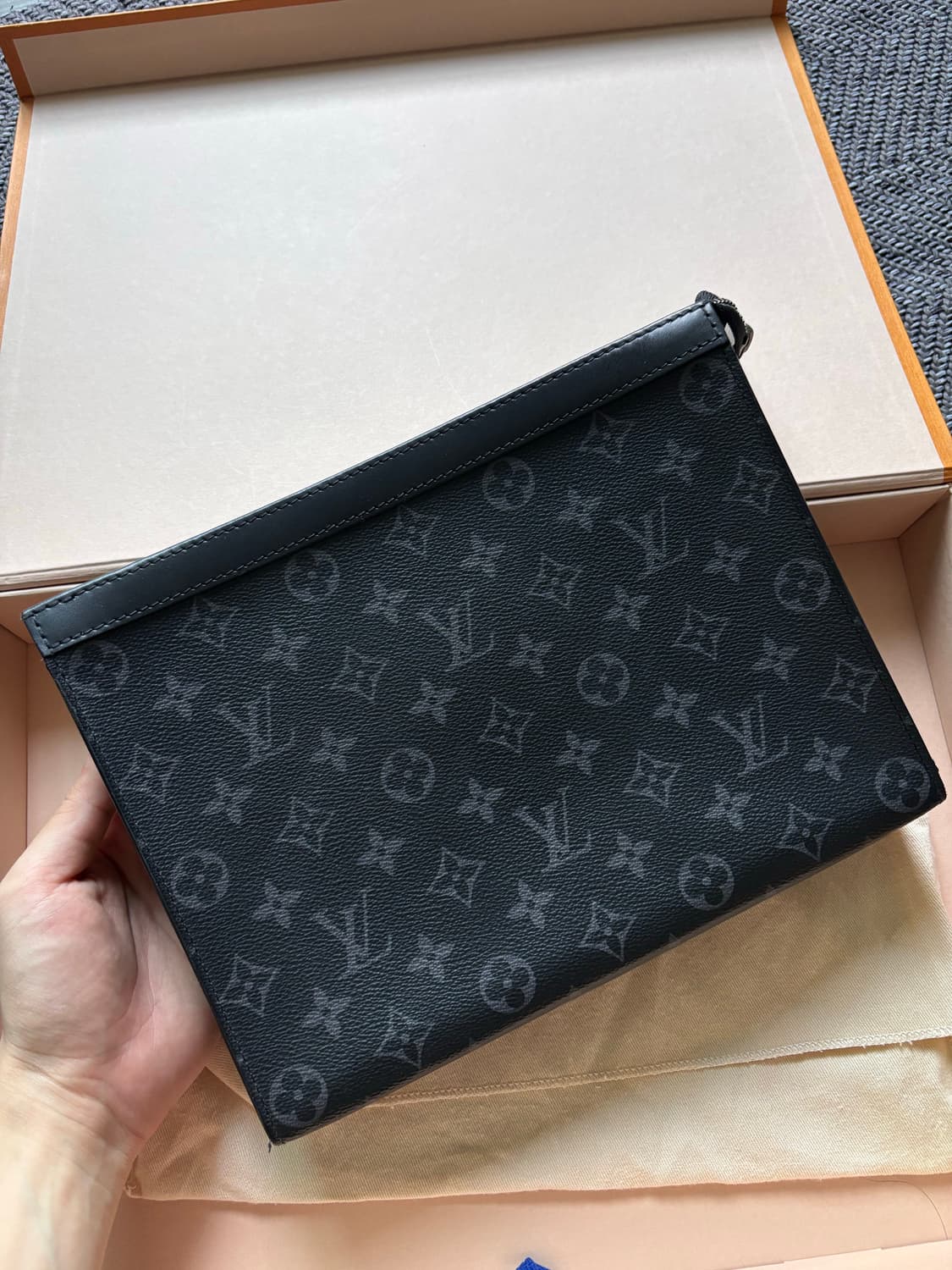 루이비통 모노그램 클러치 블랙 상품이미지1