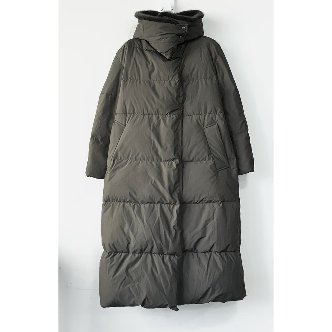 시스템 퍼 트리밍 다운 롱 패딩 상품이미지1